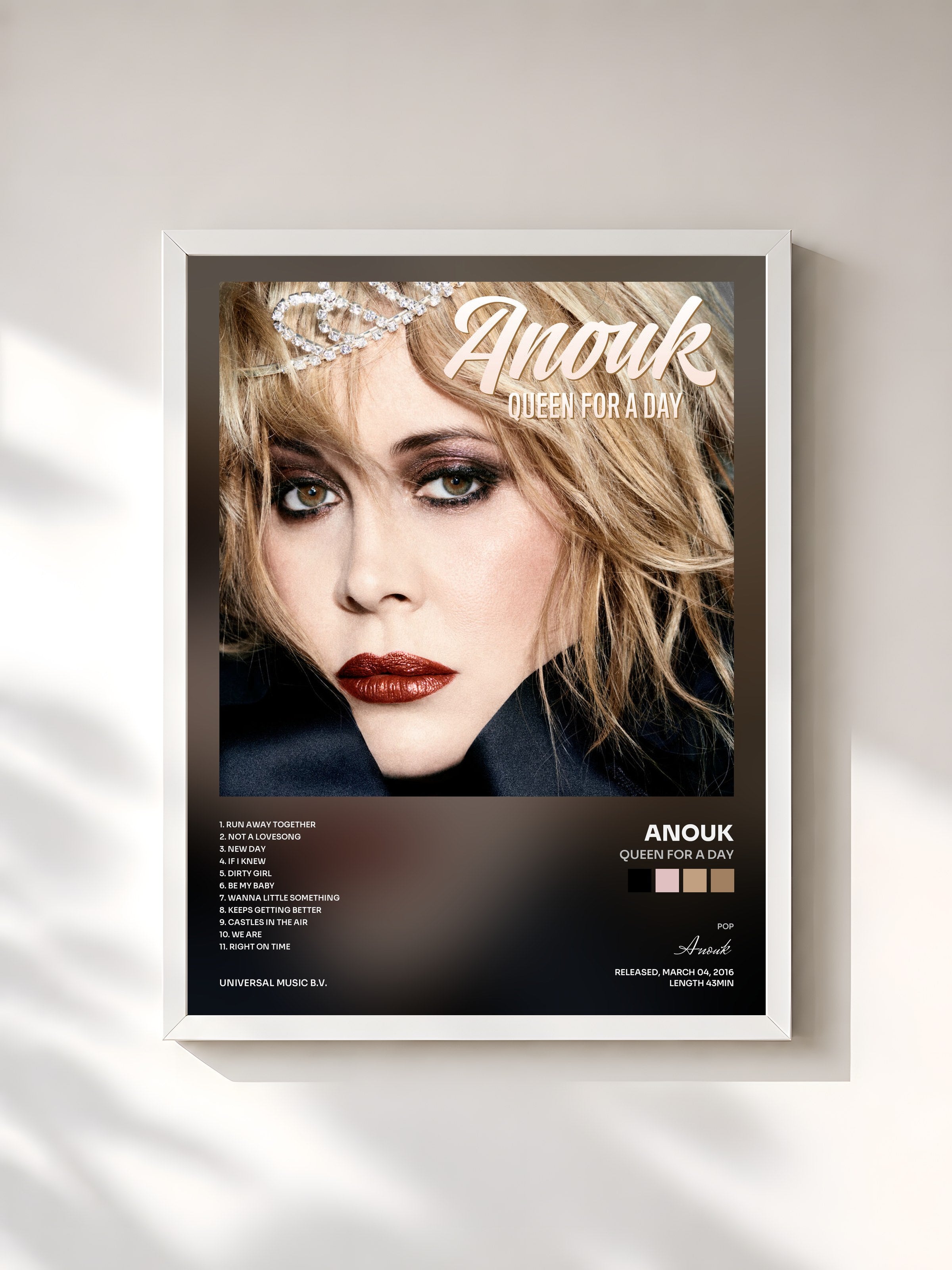 #blanc Tableau de l'album Queen For A Day de Anouk, cadre blanc, imprimé et encadré en France