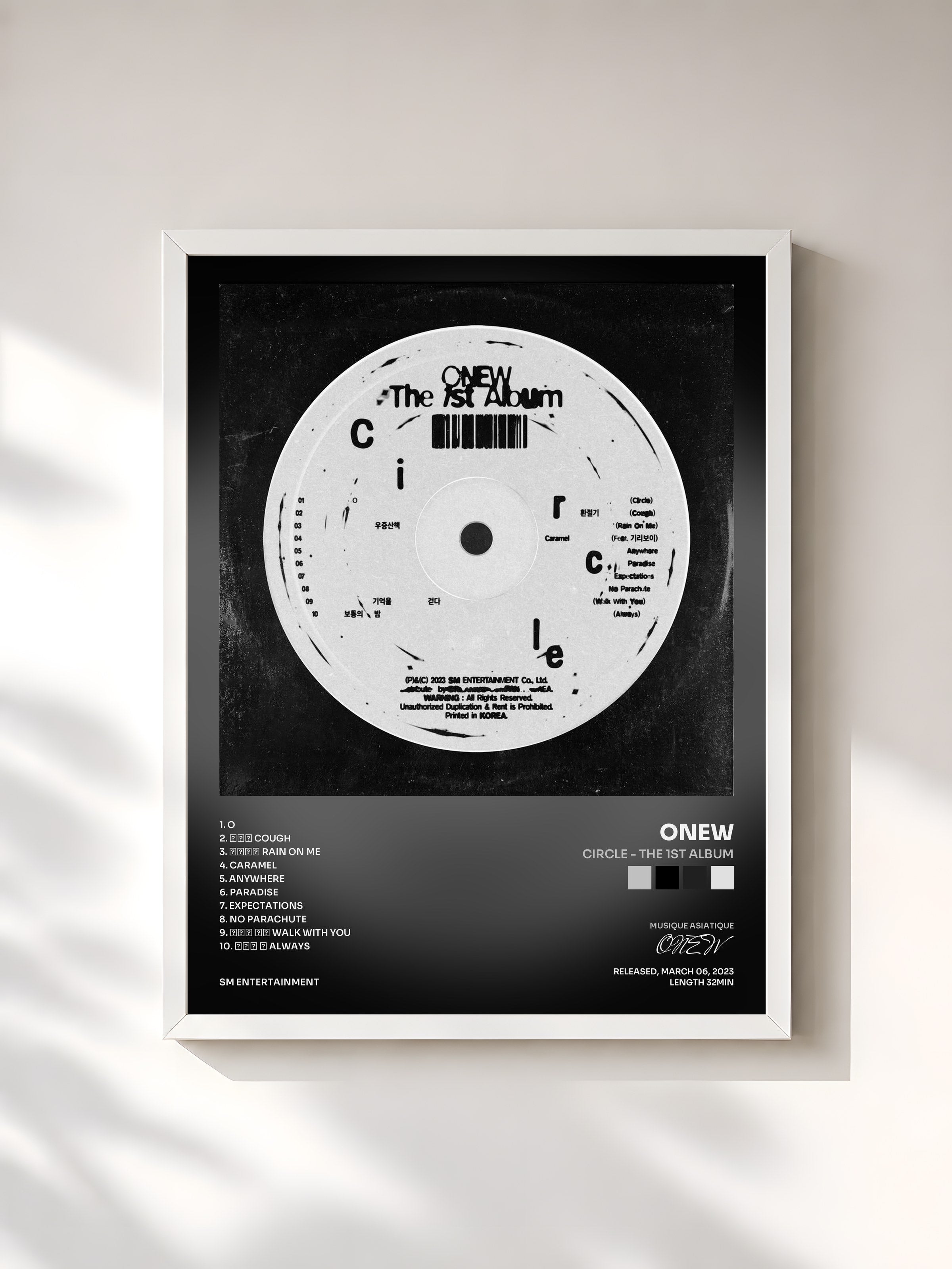 #blanc Tableau de l'album Circle - The 1st Album de ONEW, cadre blanc, imprimé et encadré en France