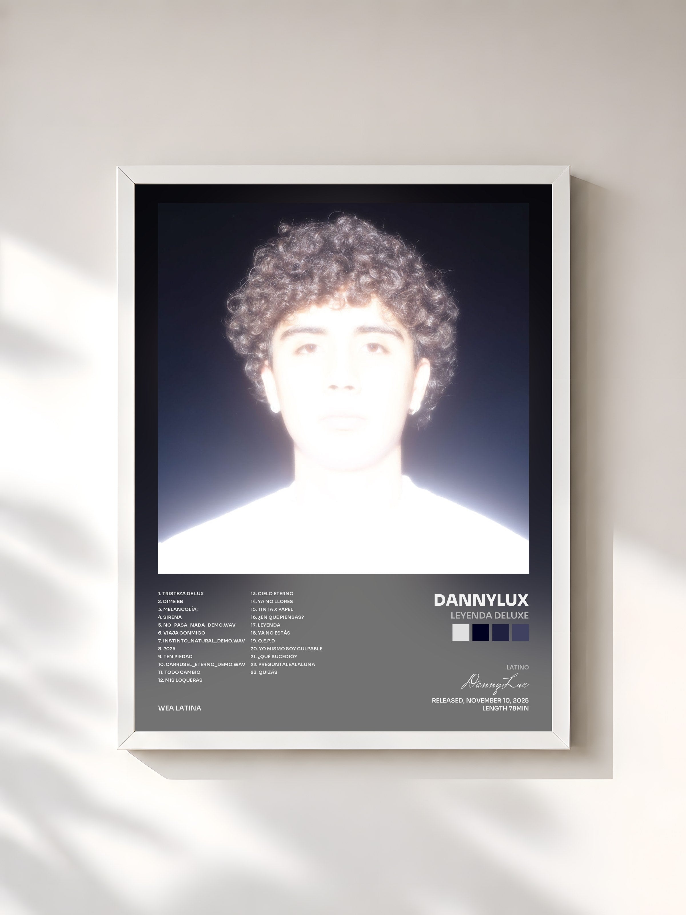 #blanc Tableau de l'album LEYENDA DELUXE de DannyLux, cadre blanc, imprimé et encadré en France