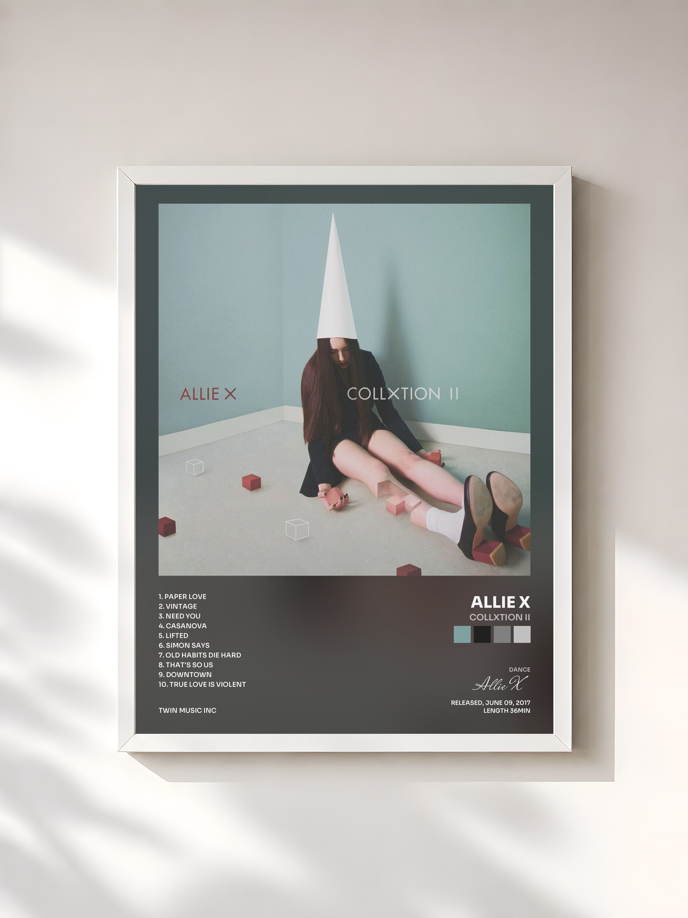 #blanc Tableau de l'album CollXtion II de Allie X, cadre blanc, imprimé et encadré en France