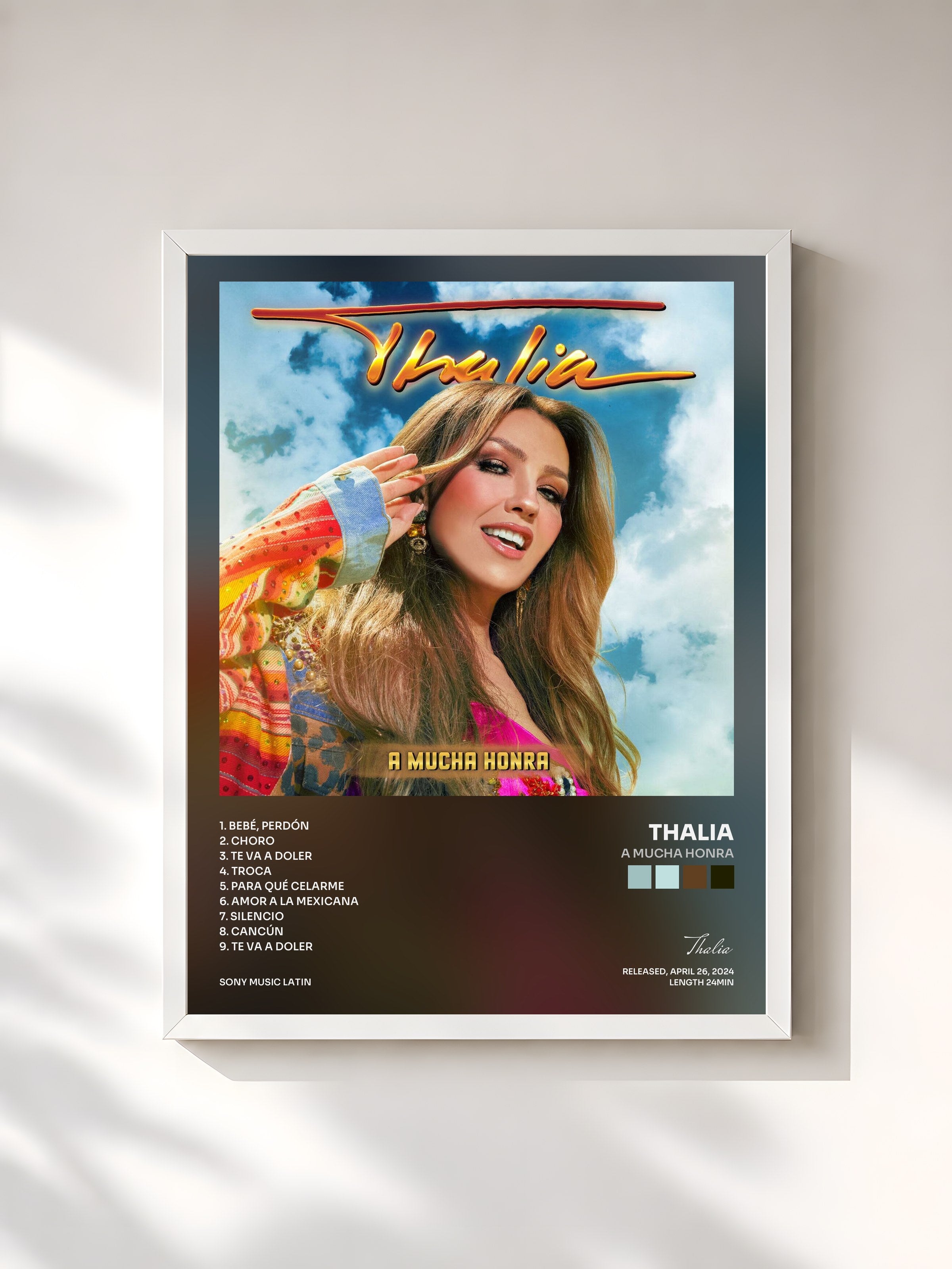 #blanc Tableau de l'album A Mucha Honra de Thalia, cadre blanc, imprimé et encadré en France