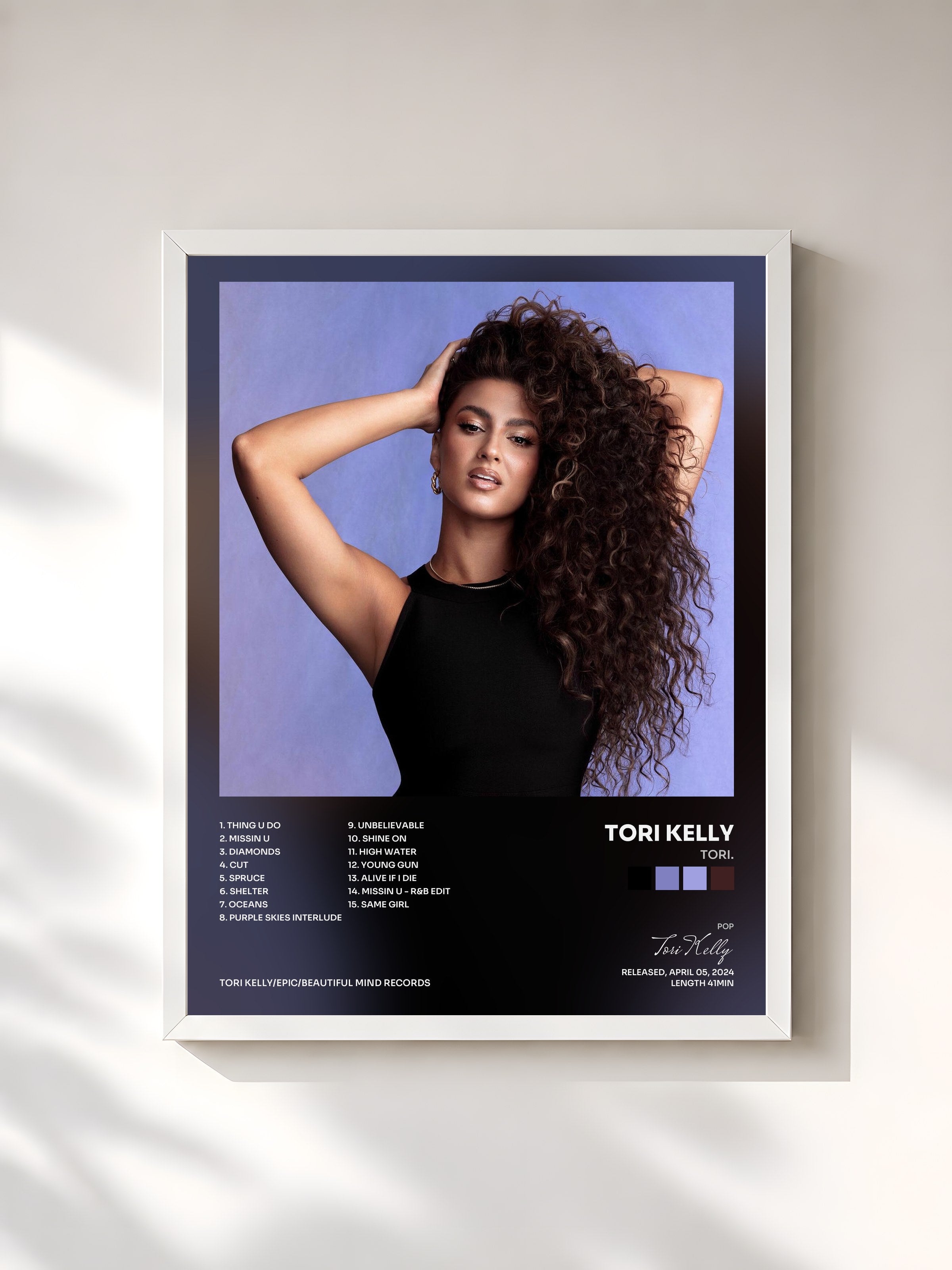 #blanc Tableau de l'album TORI. de Tori Kelly, cadre blanc, imprimé et encadré en France