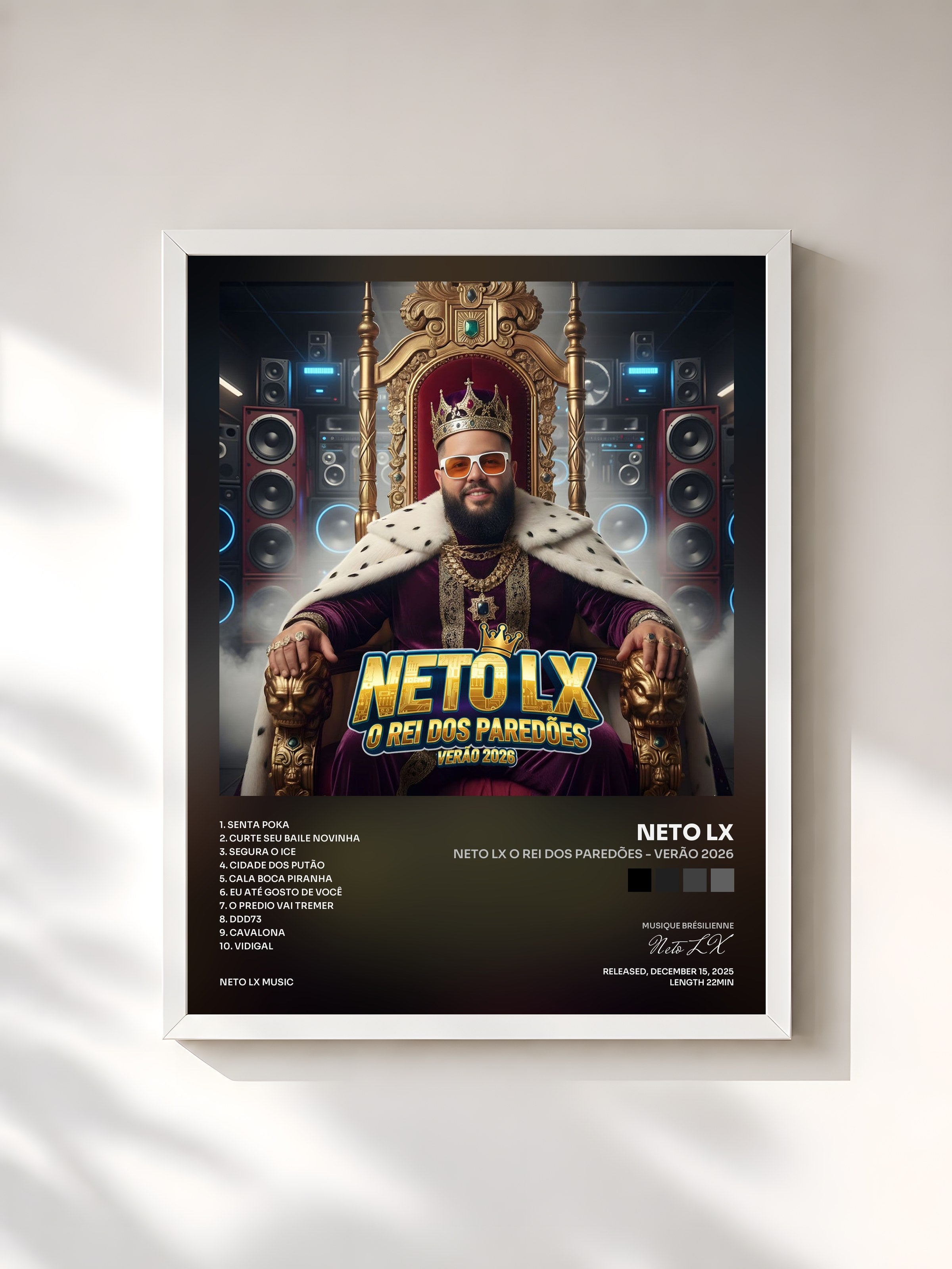 #blanc Tableau de l'album Neto Lx o Rei dos Paredões - Verão 2026 de Neto LX, cadre blanc, imprimé et encadré en France