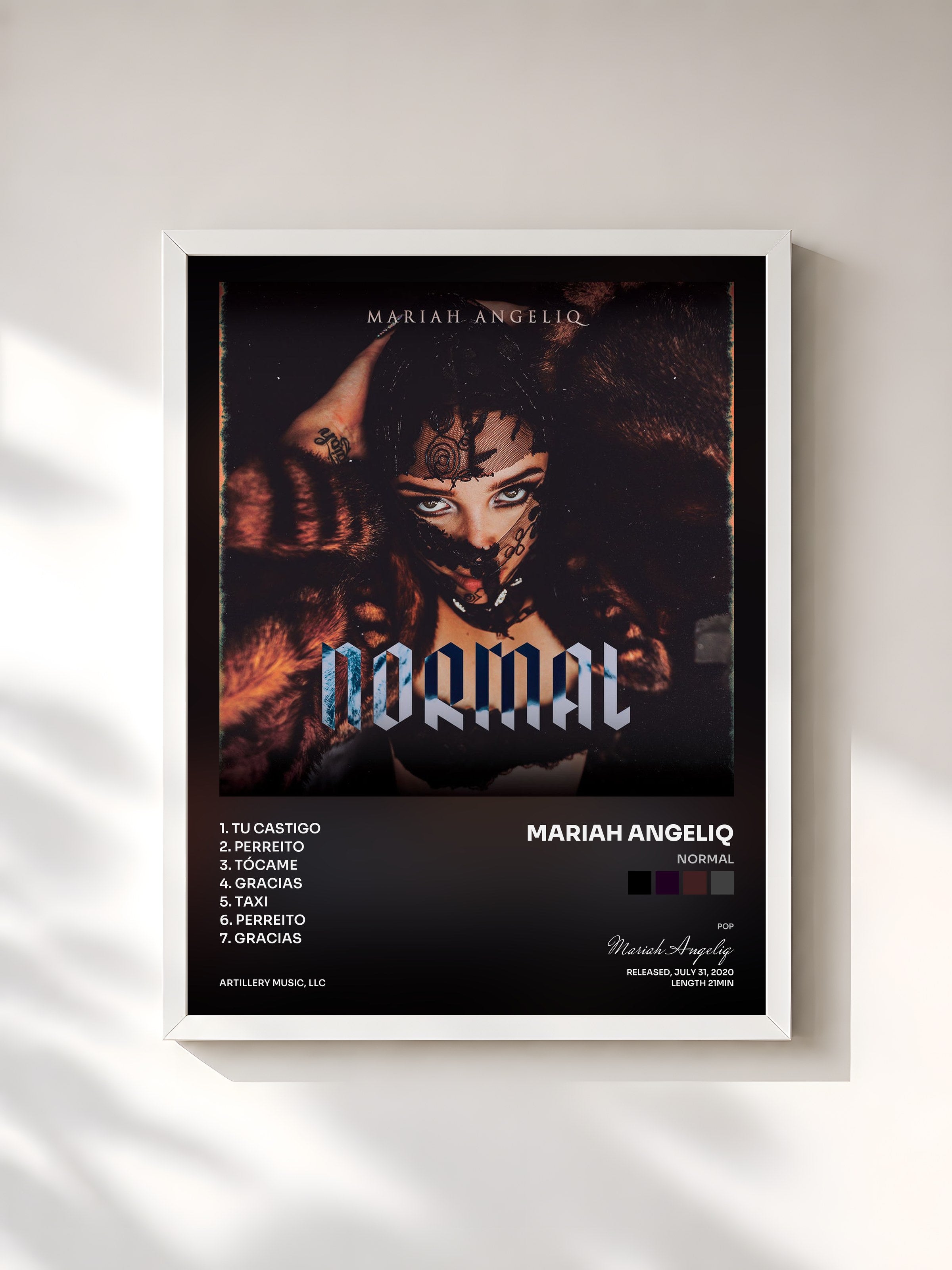 #blanc Tableau de l'album Normal de Mariah Angeliq, cadre blanc, imprimé et encadré en France