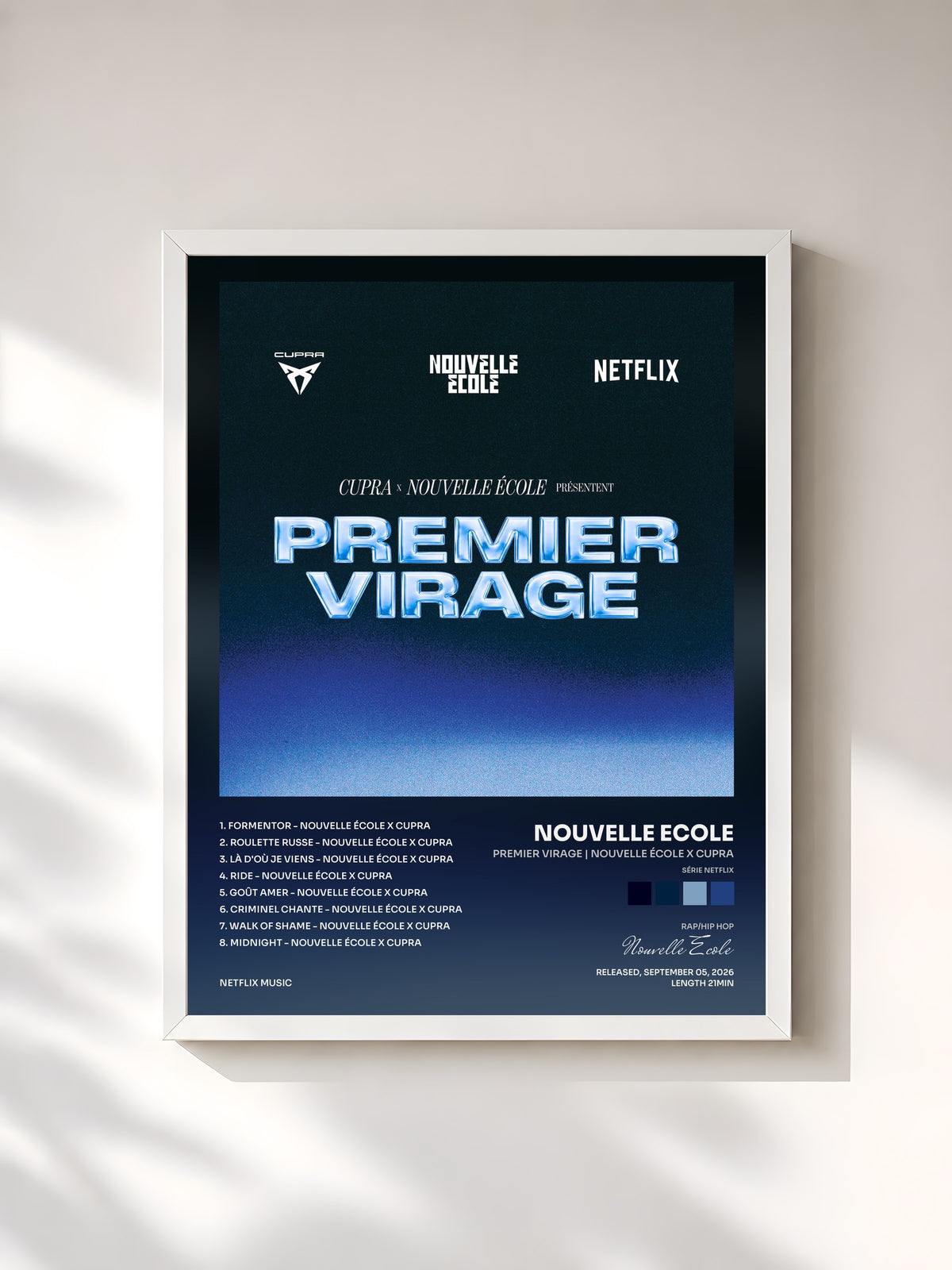 #blanc Tableau de l'album Premier Virage | Nouvelle École x CUPRA (Série Netflix) de Nouvelle Ecole, cadre blanc, imprimé et encadré en France