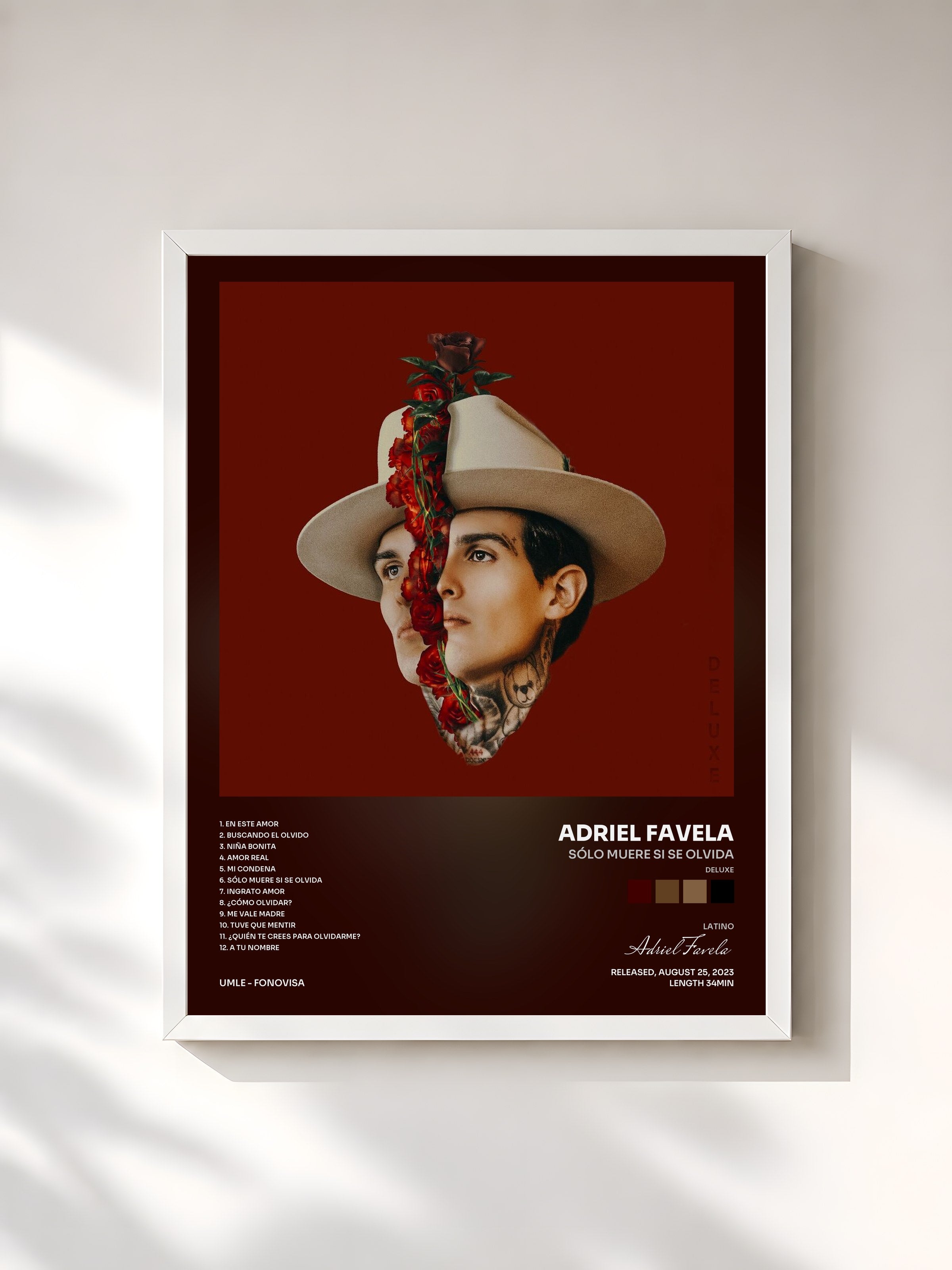 #blanc Tableau de l'album Sólo Muere Si Se Olvida (Deluxe) de Adriel Favela, cadre blanc, imprimé et encadré en France