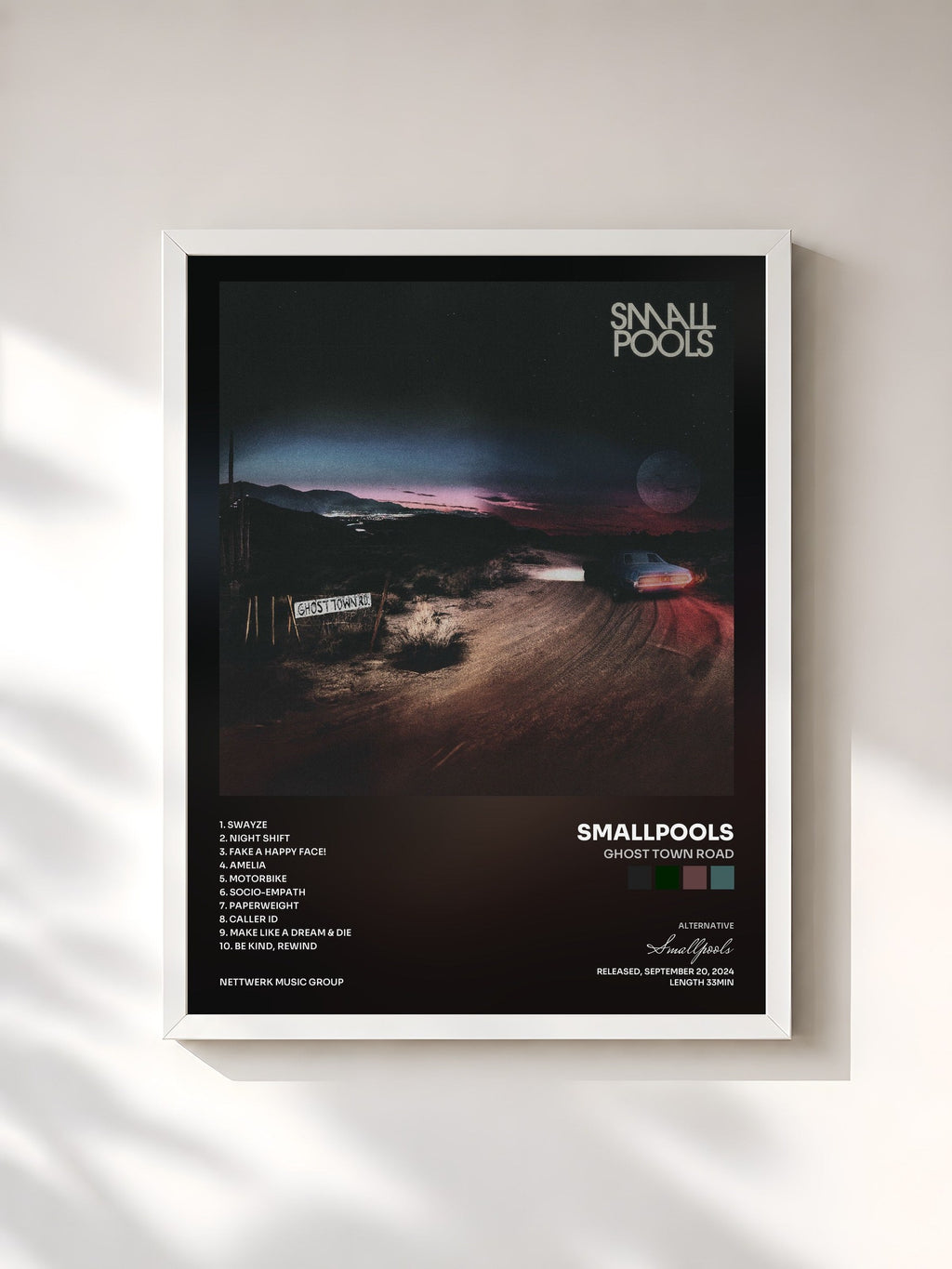 #blanc Ghost Town Road de Smallpools en lámina enmarcada, marco blanco, impresa y enmarcada en Francia