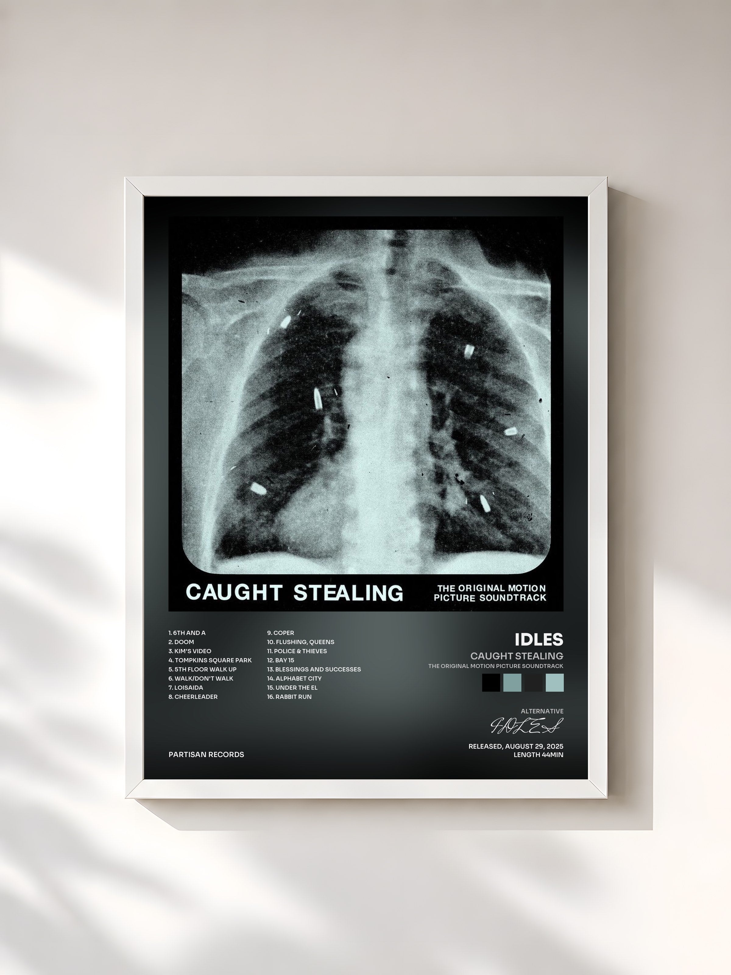 #blanc Tableau de l'album Caught Stealing (The Original Motion Picture Soundtrack) de IDLES, cadre blanc, imprimé et encadré en France