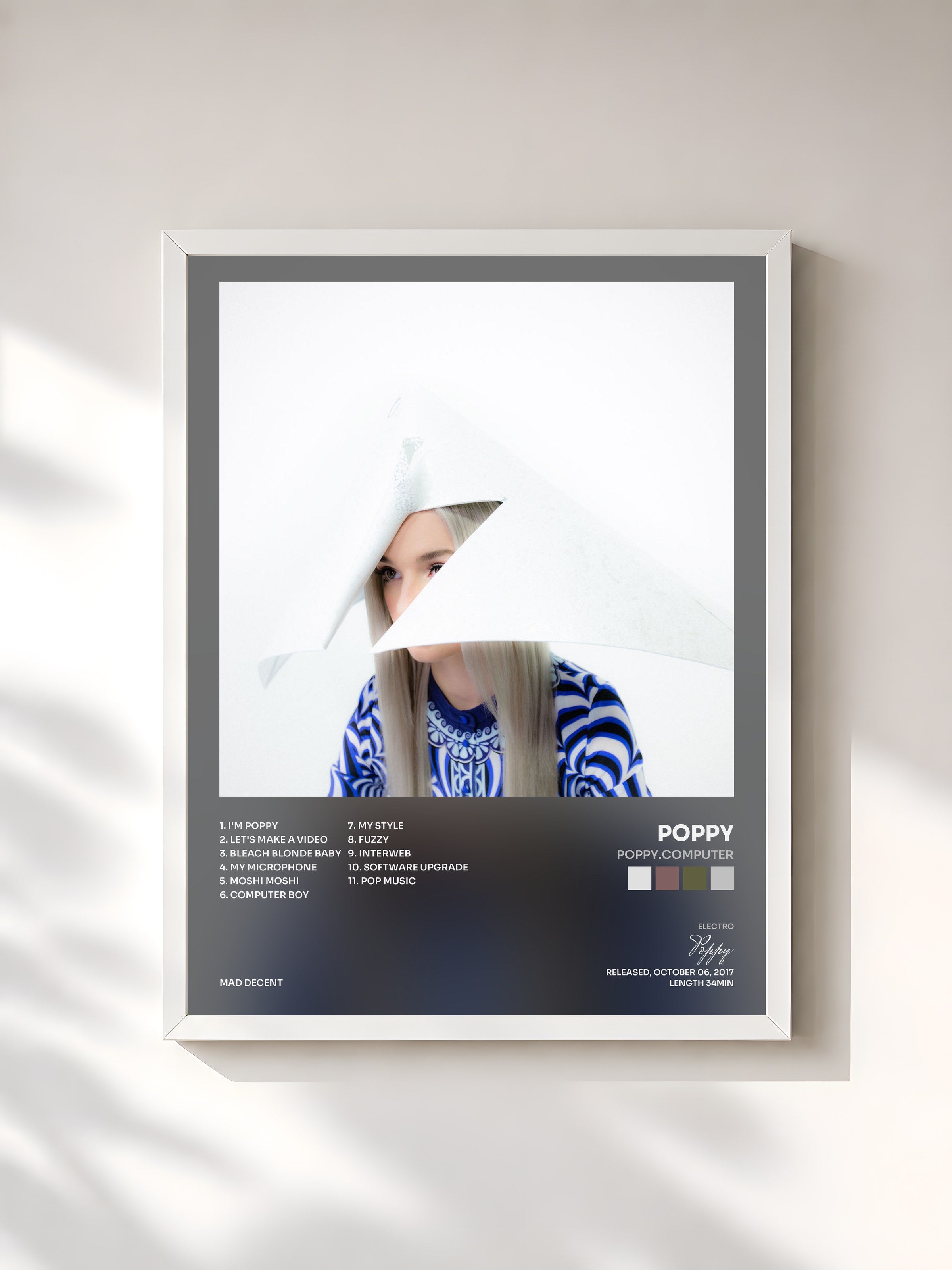 #blanc Tableau de l'album Poppy.Computer de Poppy, cadre blanc, imprimé et encadré en France