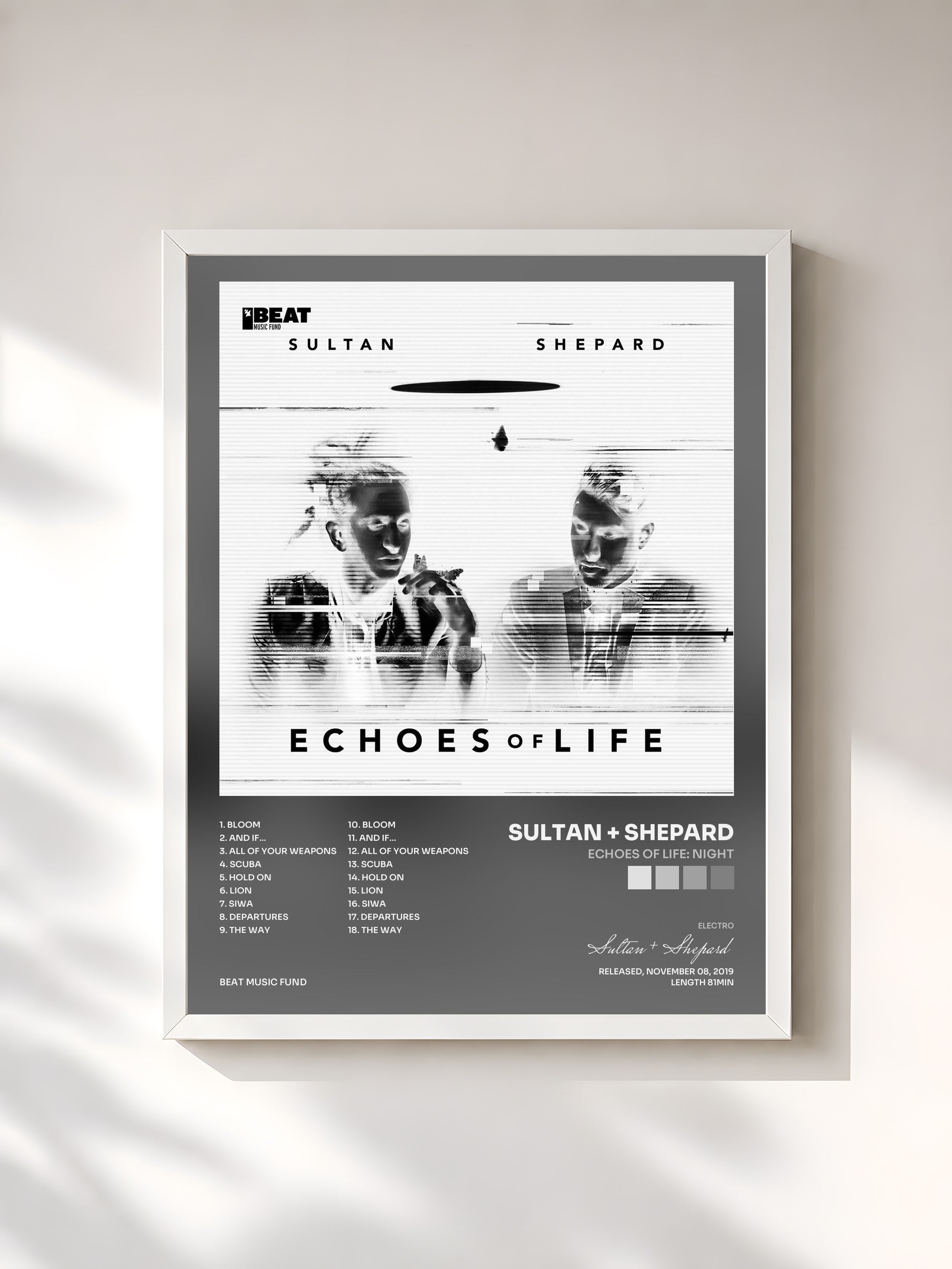 #blanc Tableau de l'album Echoes Of Life: Night de Sultan + Shepard, cadre blanc, imprimé et encadré en France