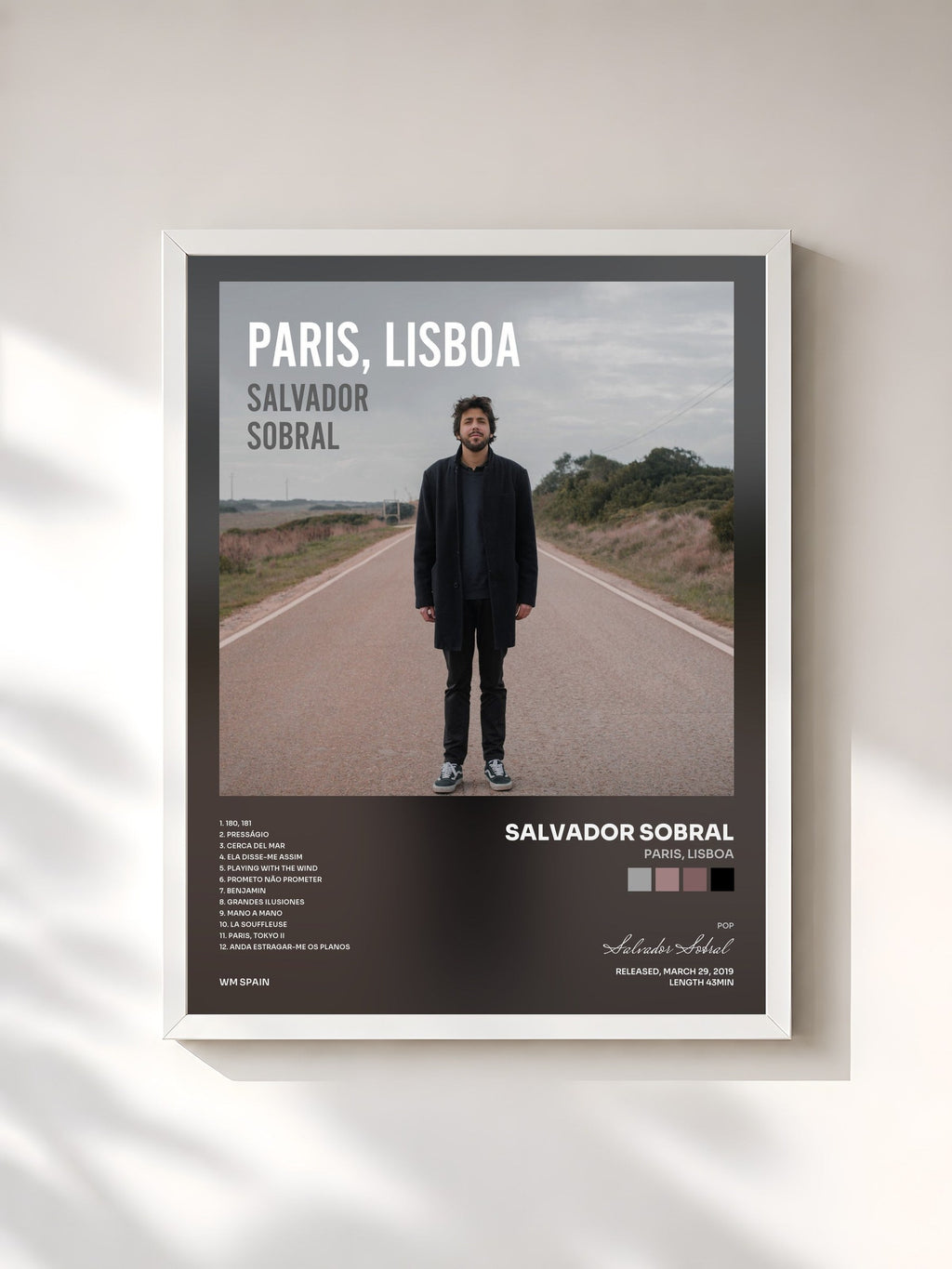 #blanc Paris, Lisboa di Salvador Sobral in stampa incorniciata, cornice bianca, stampata e incorniciata in Francia