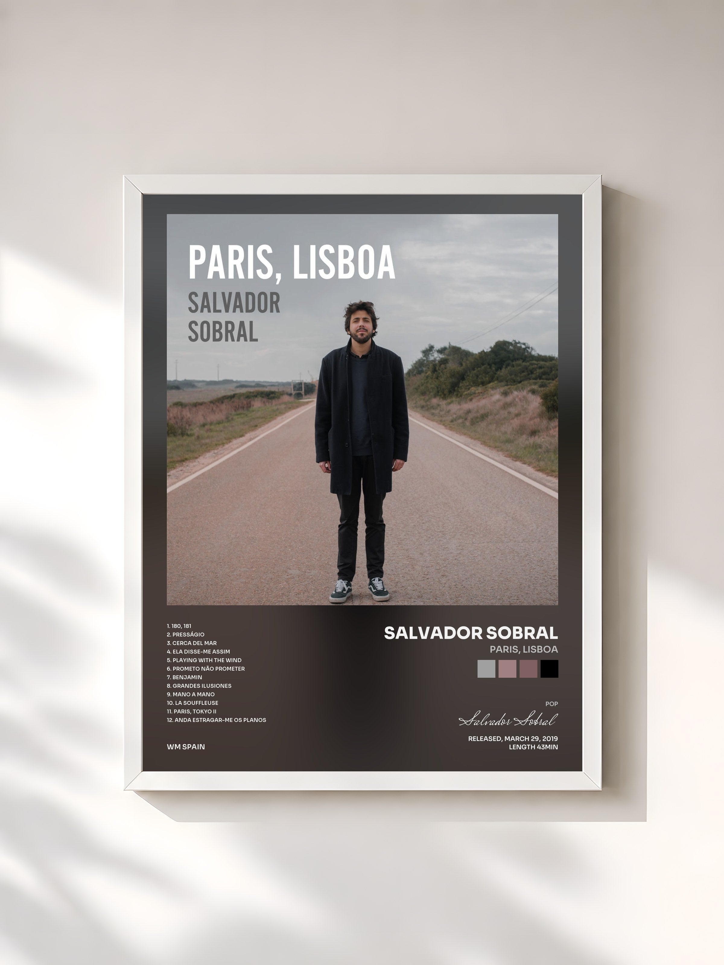 #blanc Tableau de l'album Paris, Lisboa de Salvador Sobral, cadre blanc, imprimé et encadré en France