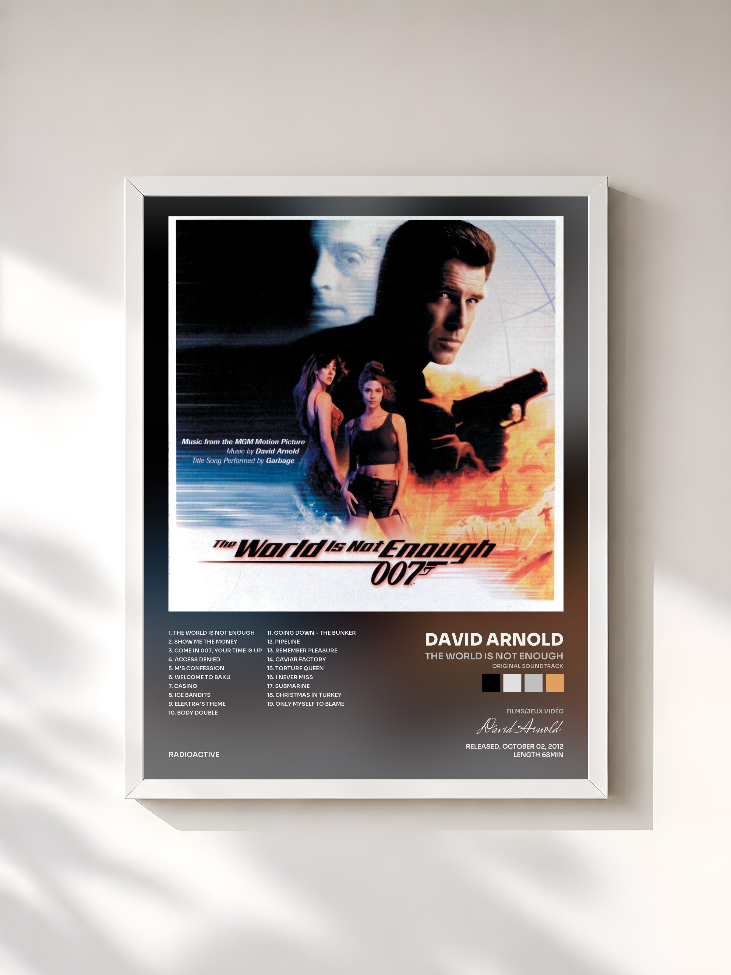 #blanc Tableau de l'album The World Is Not Enough (Original Soundtrack) de David Arnold, cadre blanc, imprimé et encadré en France