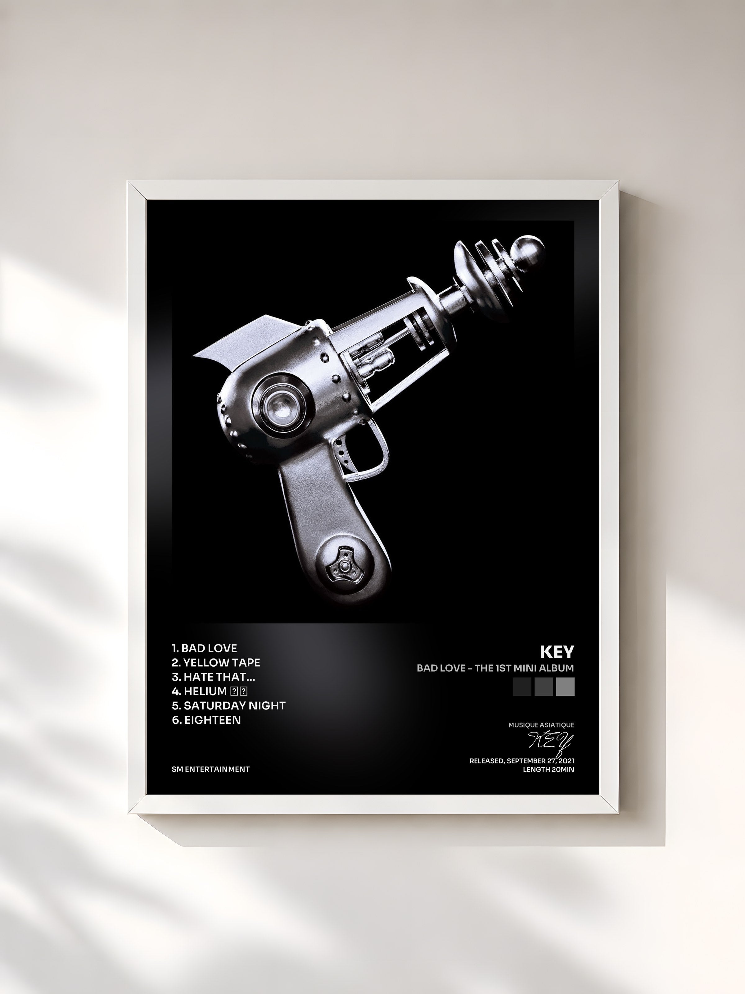 #blanc Tableau de l'album BAD LOVE - The 1st Mini Album de KEY, cadre blanc, imprimé et encadré en France