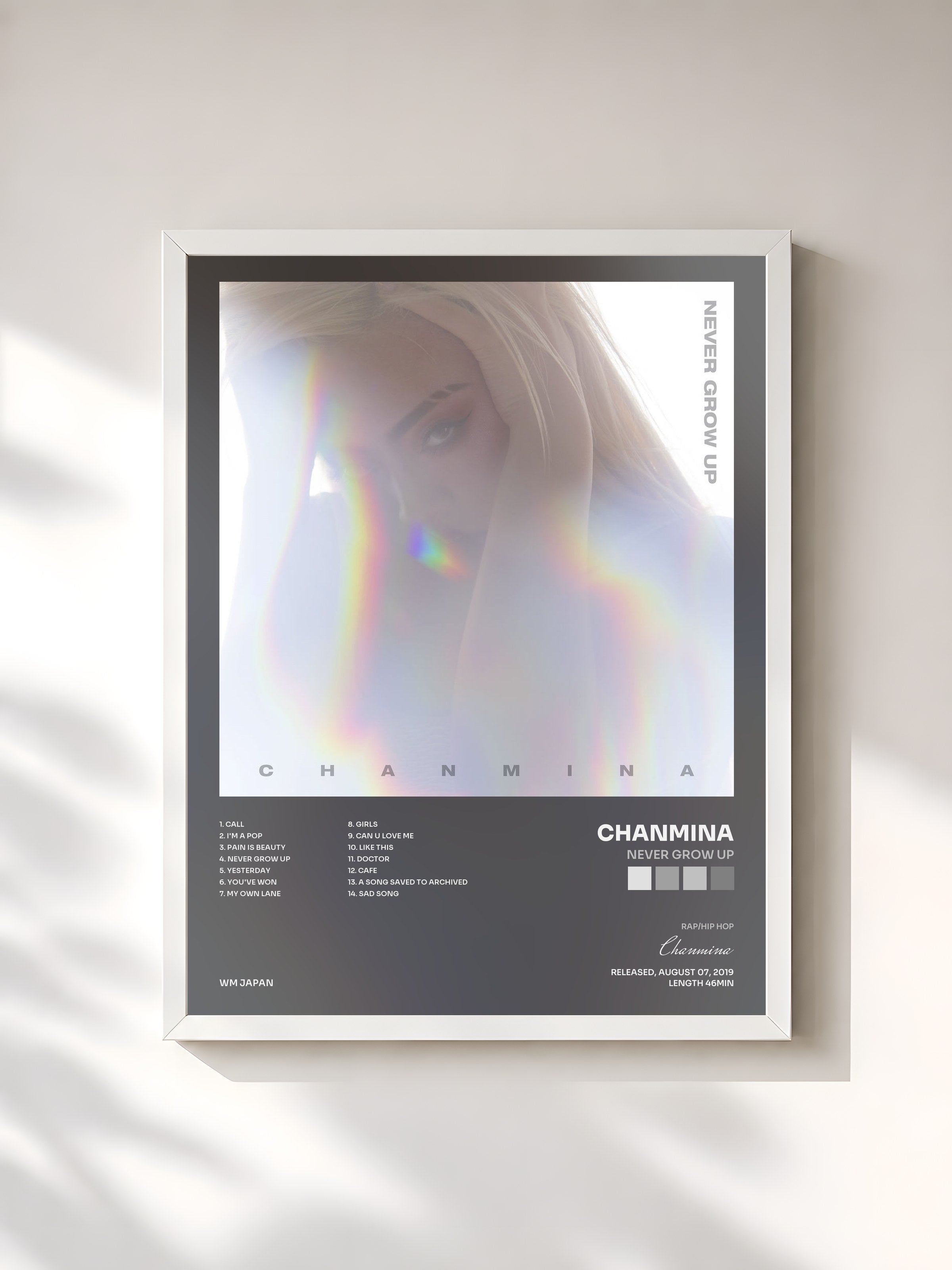 #blanc Tableau de l'album Never Grow Up de Chanmina, cadre blanc, imprimé et encadré en France