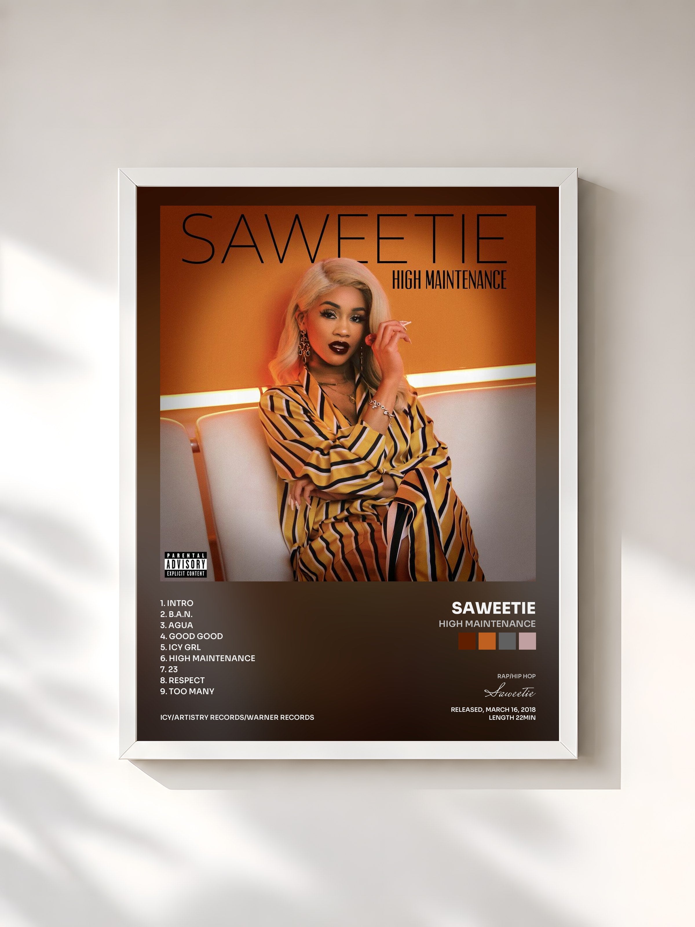#blanc Tableau de l'album High Maintenance de Saweetie, cadre blanc, imprimé et encadré en France