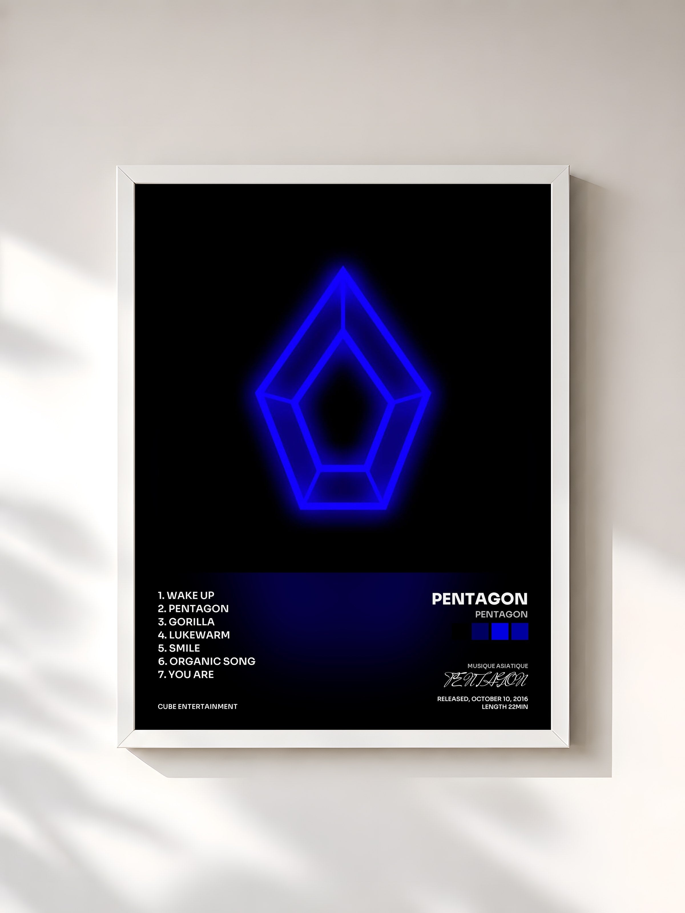 #blanc Tableau de l'album PENTAGON de PENTAGON, cadre blanc, imprimé et encadré en France
