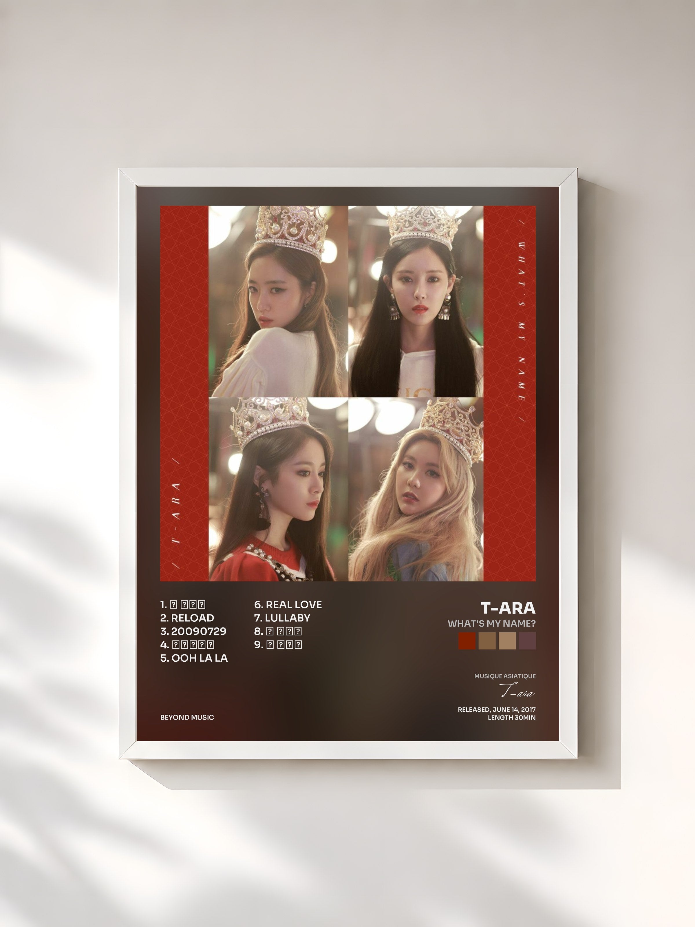 #blanc Tableau de l'album What's my name? de T-ara, cadre blanc, imprimé et encadré en France