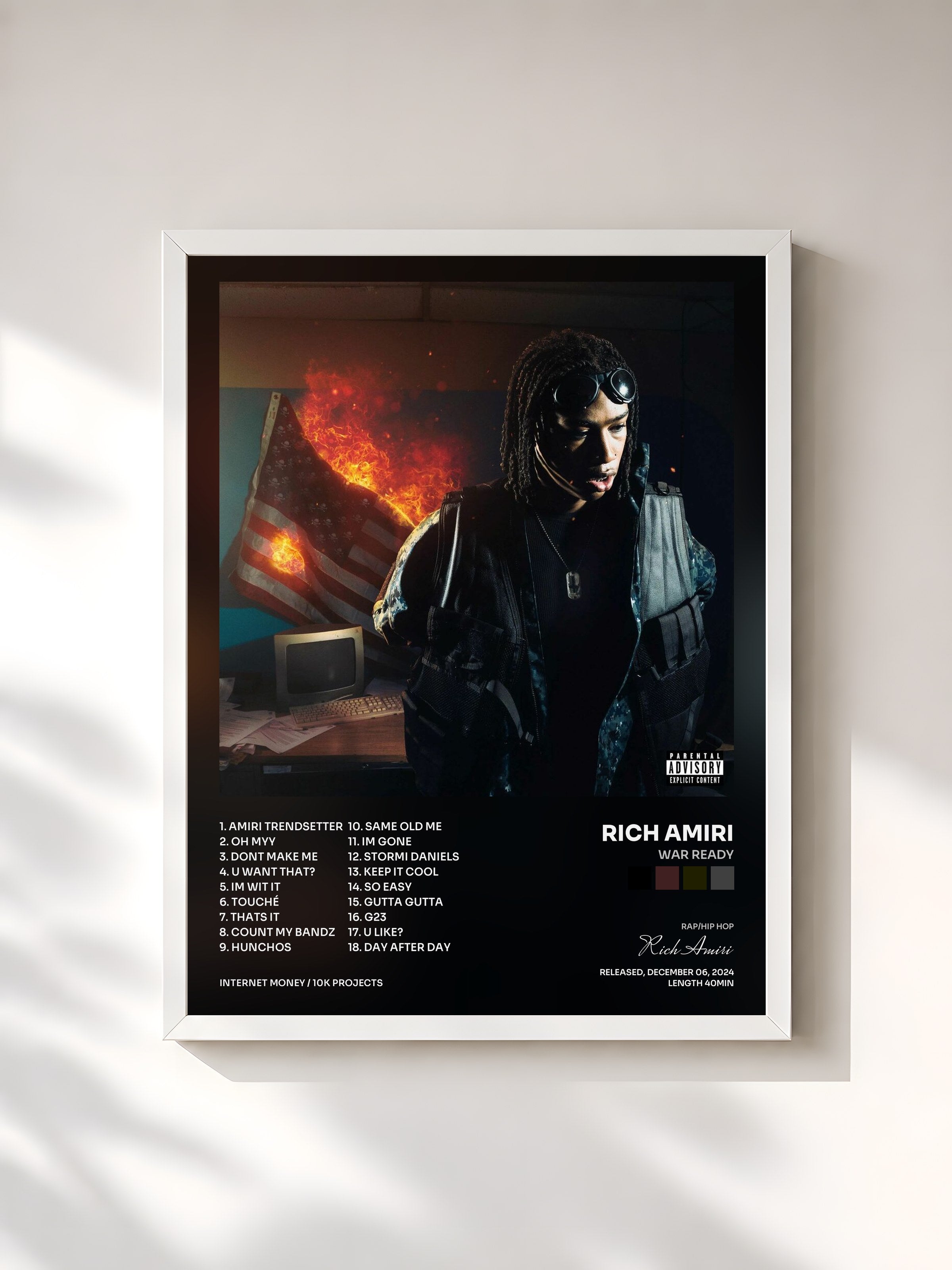#blanc Tableau de l'album War Ready de Rich Amiri, cadre blanc, imprimé et encadré en France