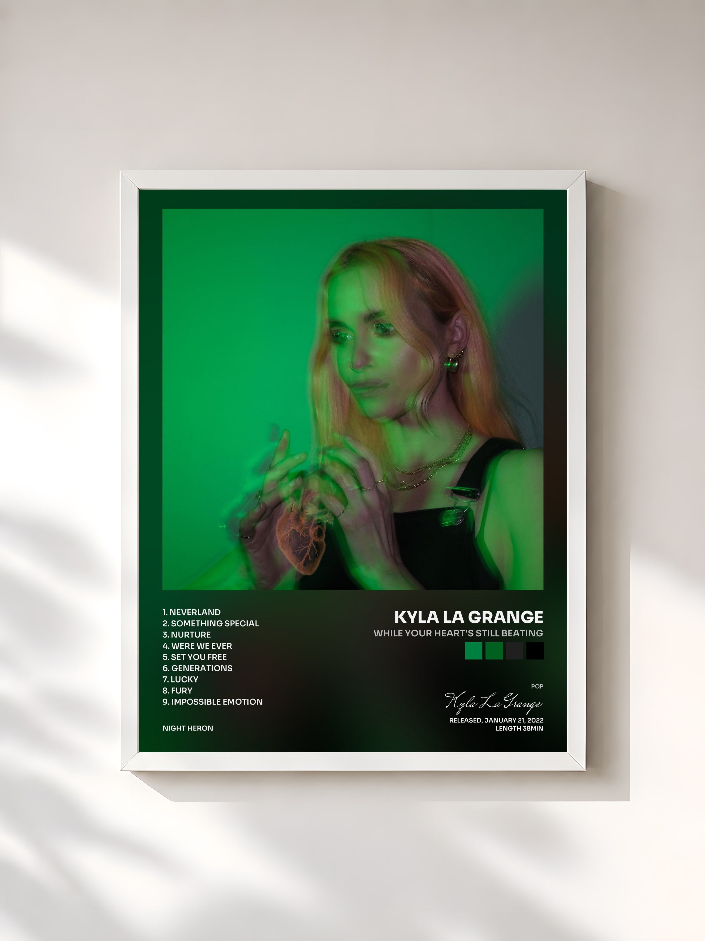 #blanc Tableau de l'album While Your Heart's Still Beating de Kyla La Grange, cadre blanc, imprimé et encadré en France