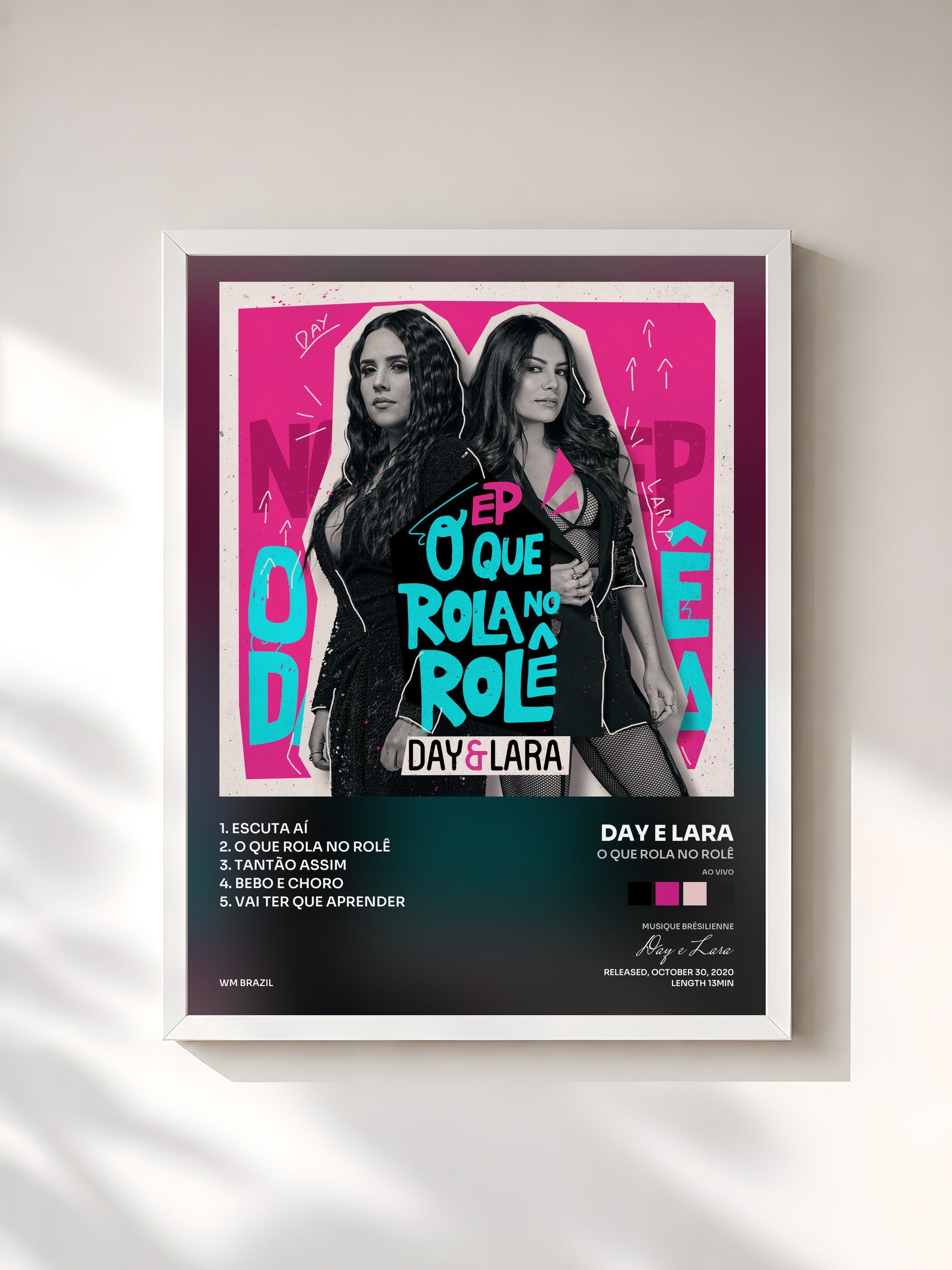 #blanc Tableau de l'album O que Rola no Rolê (Ao vivo) de Day e Lara, cadre blanc, imprimé et encadré en France