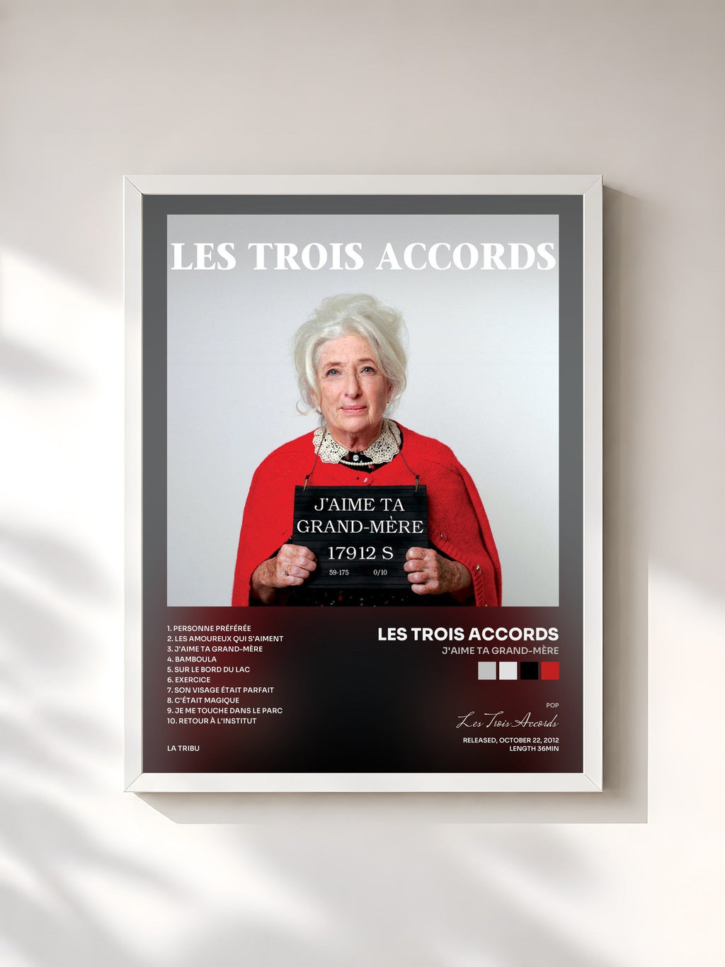 #blanc J'aime ta grand-mère von Les Trois Accords als gerahmter Kunstdruck, weißer Rahmen, gedruckt und gerahmt in Frankreich