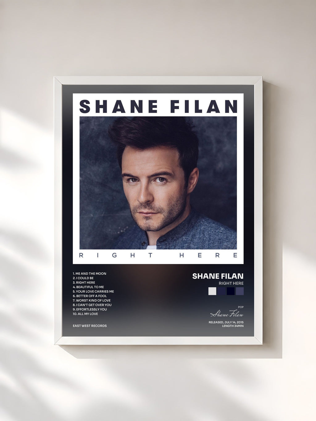#blanc Right Here von Shane Filan als gerahmter Kunstdruck, weißer Rahmen, gedruckt und gerahmt in Frankreich