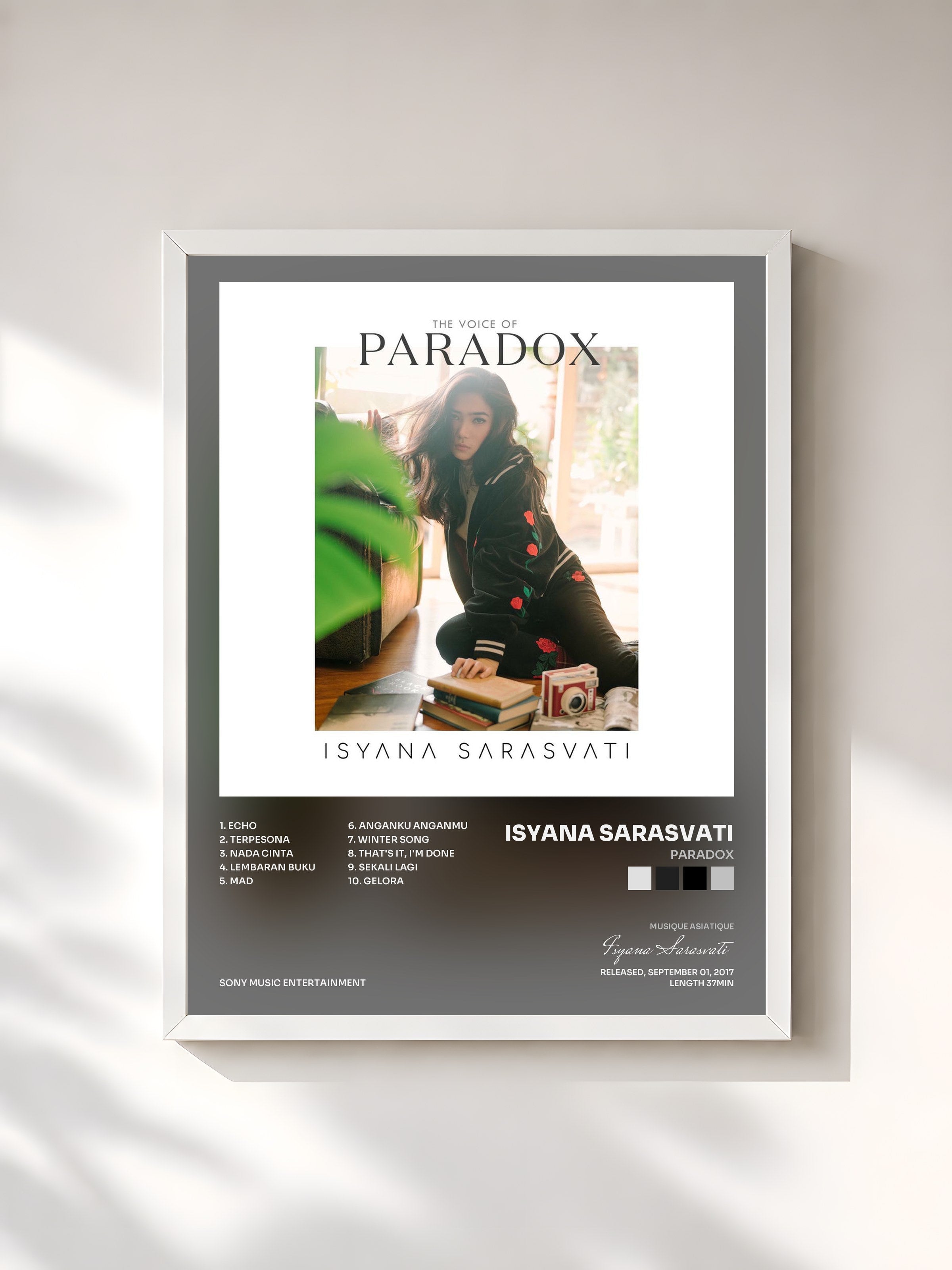 #blanc Tableau de l'album Paradox de Isyana Sarasvati, cadre blanc, imprimé et encadré en France