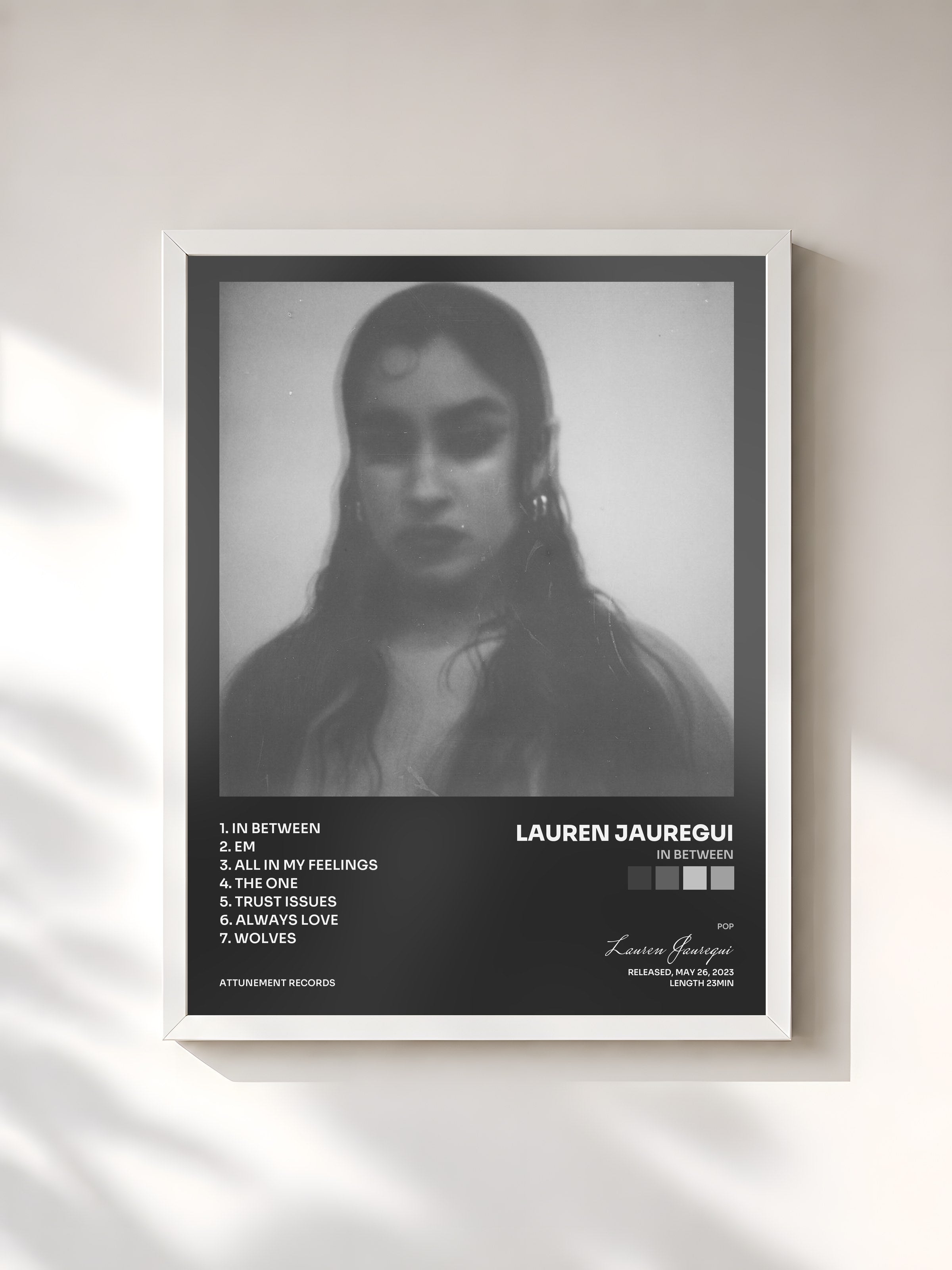 #blanc Tableau de l'album In Between de Lauren Jauregui, cadre blanc, imprimé et encadré en France