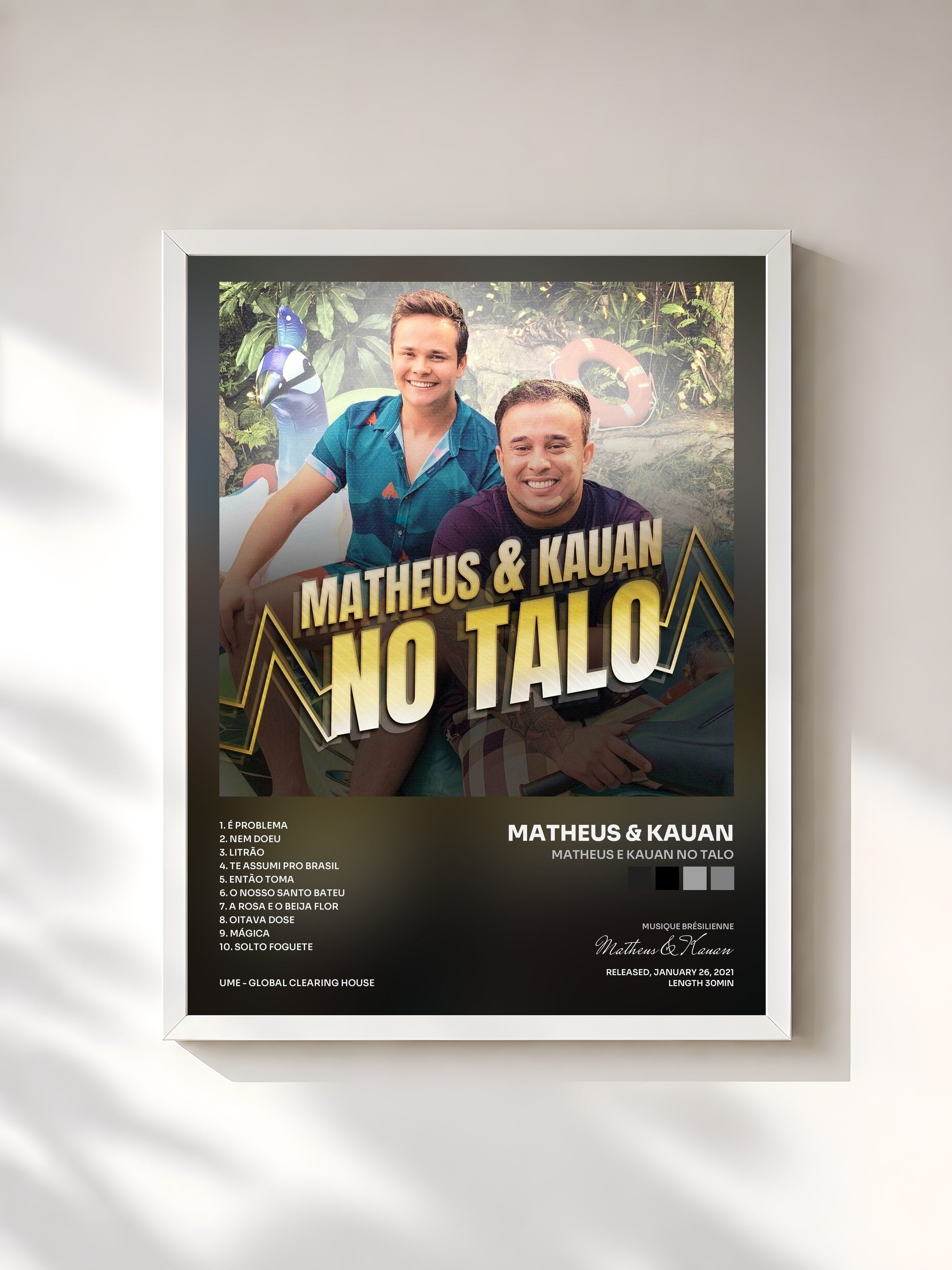 #blanc Tableau de l'album Matheus e Kauan no Talo de Matheus & Kauan, cadre blanc, imprimé et encadré en France