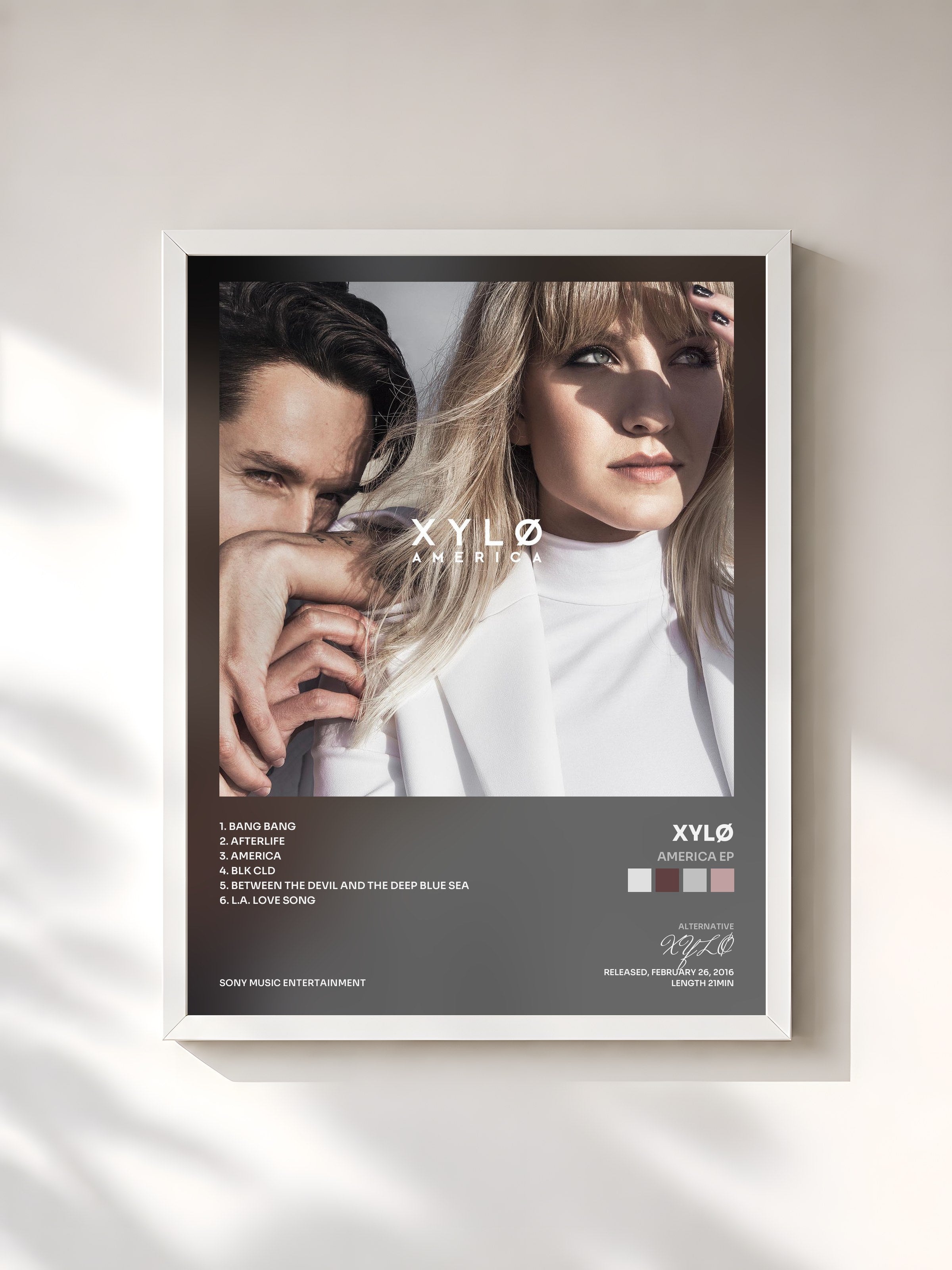 #blanc Tableau de l'album America EP de XYLØ, cadre blanc, imprimé et encadré en France