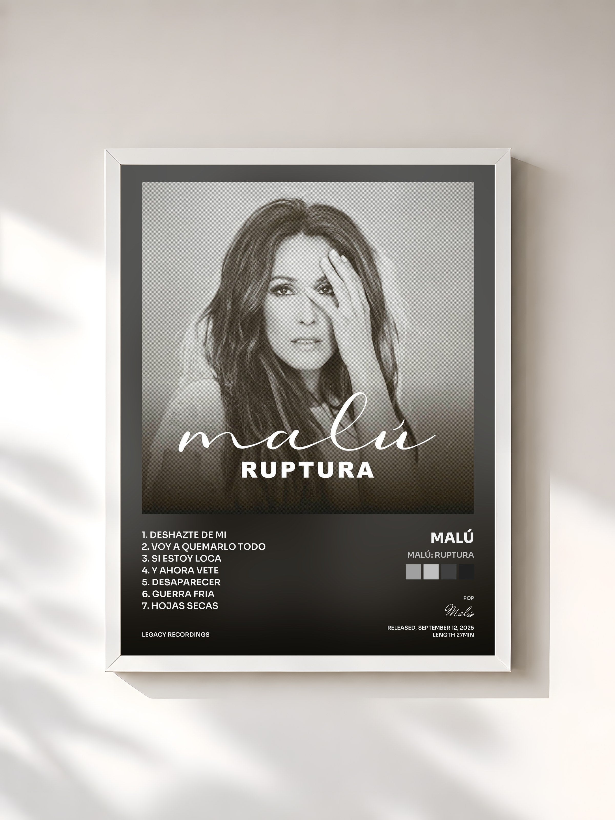 #blanc Tableau de l'album Malú: ruptura de Malú, cadre blanc, imprimé et encadré en France
