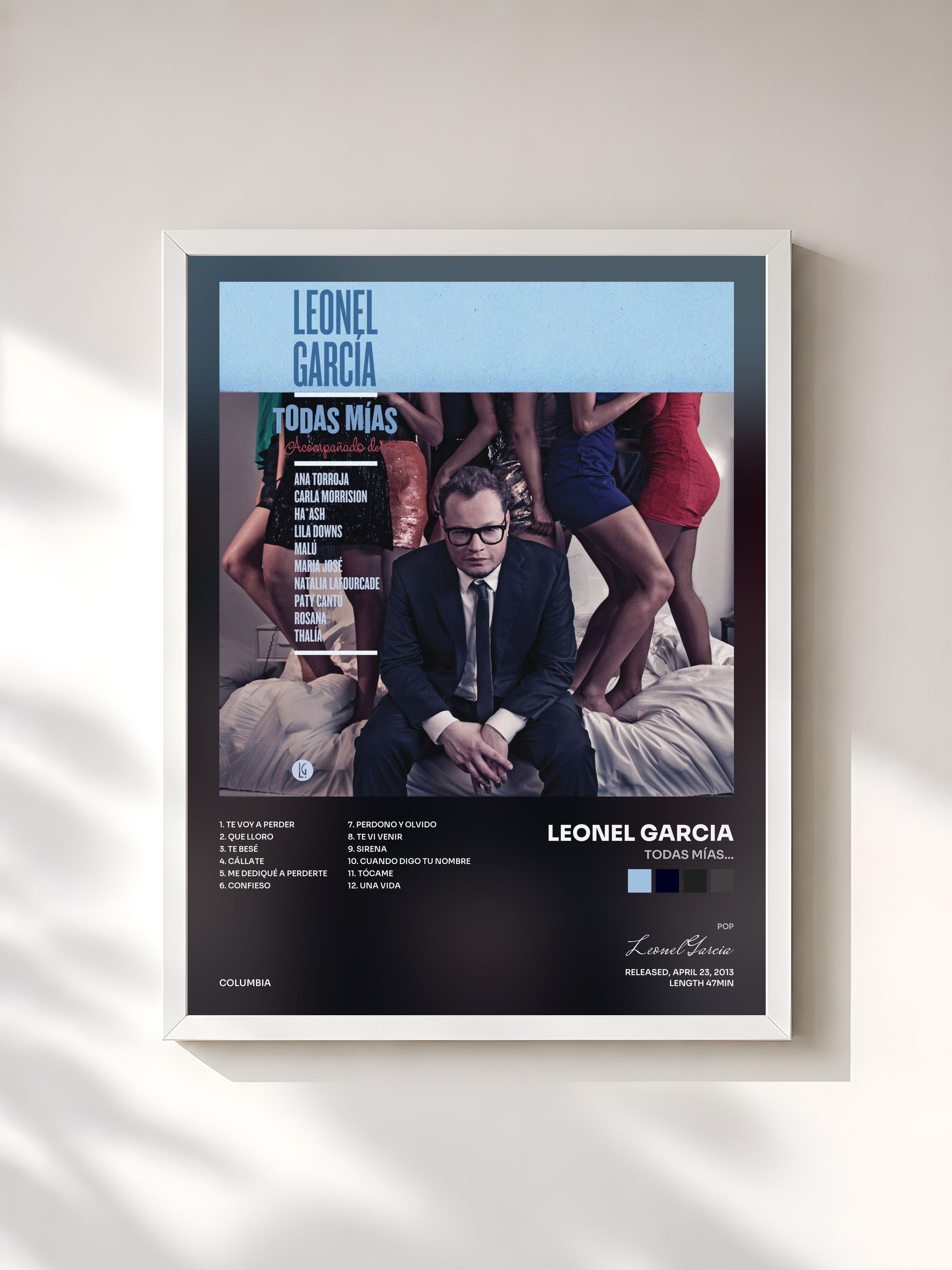 #blanc Tableau de l'album Todas Mías... de Leonel Garcia, cadre blanc, imprimé et encadré en France