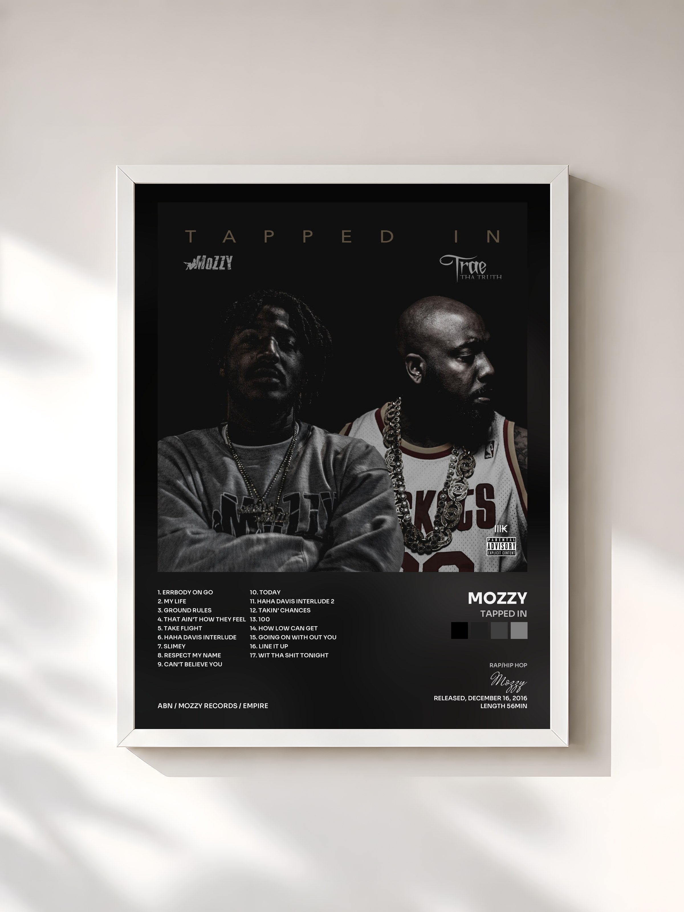 #blanc Tableau de l'album Tapped In de Mozzy, cadre blanc, imprimé et encadré en France