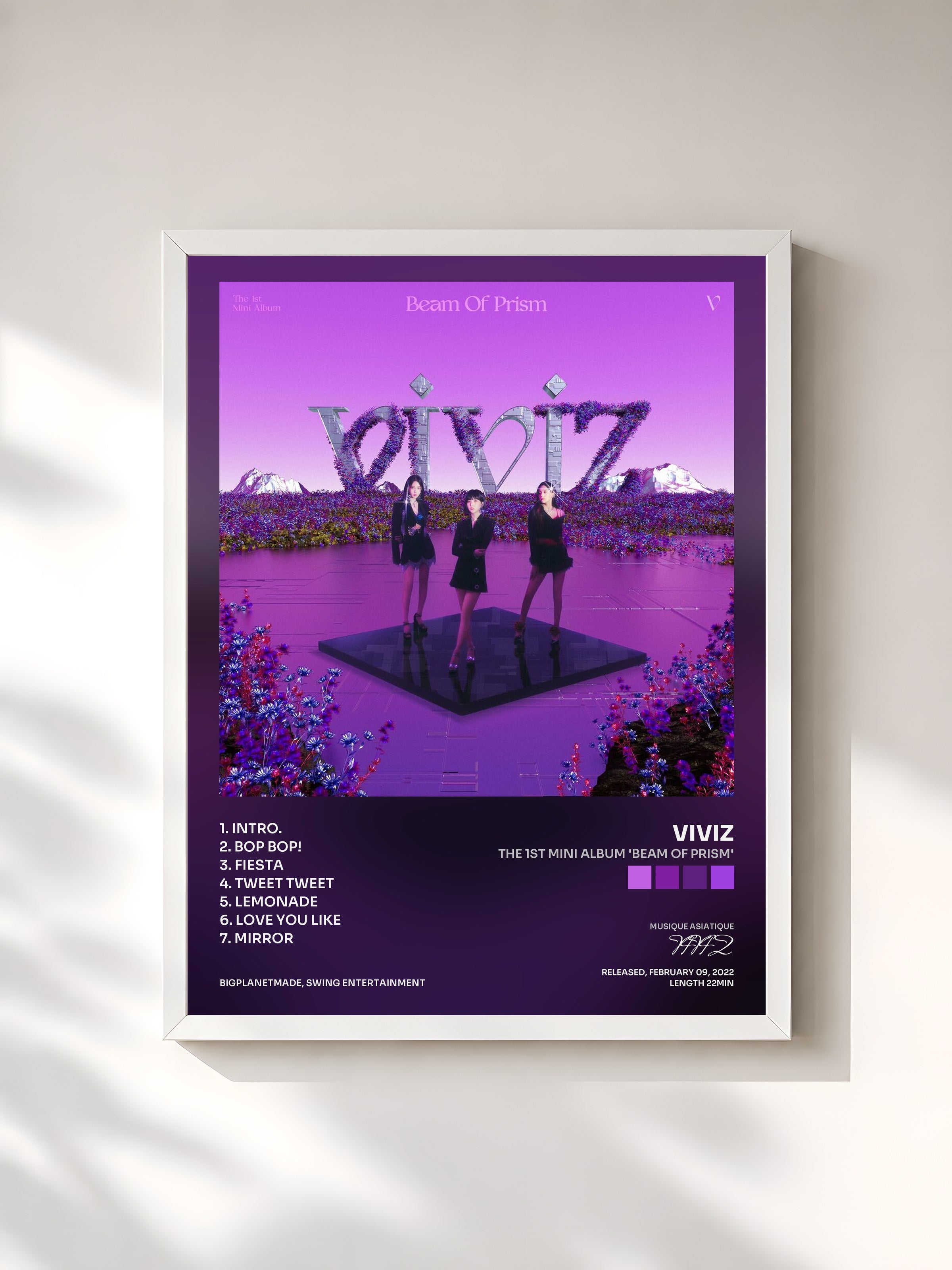 #blanc Tableau de l'album The 1st Mini Album 'Beam Of Prism' de VIVIZ, cadre blanc, imprimé et encadré en France
