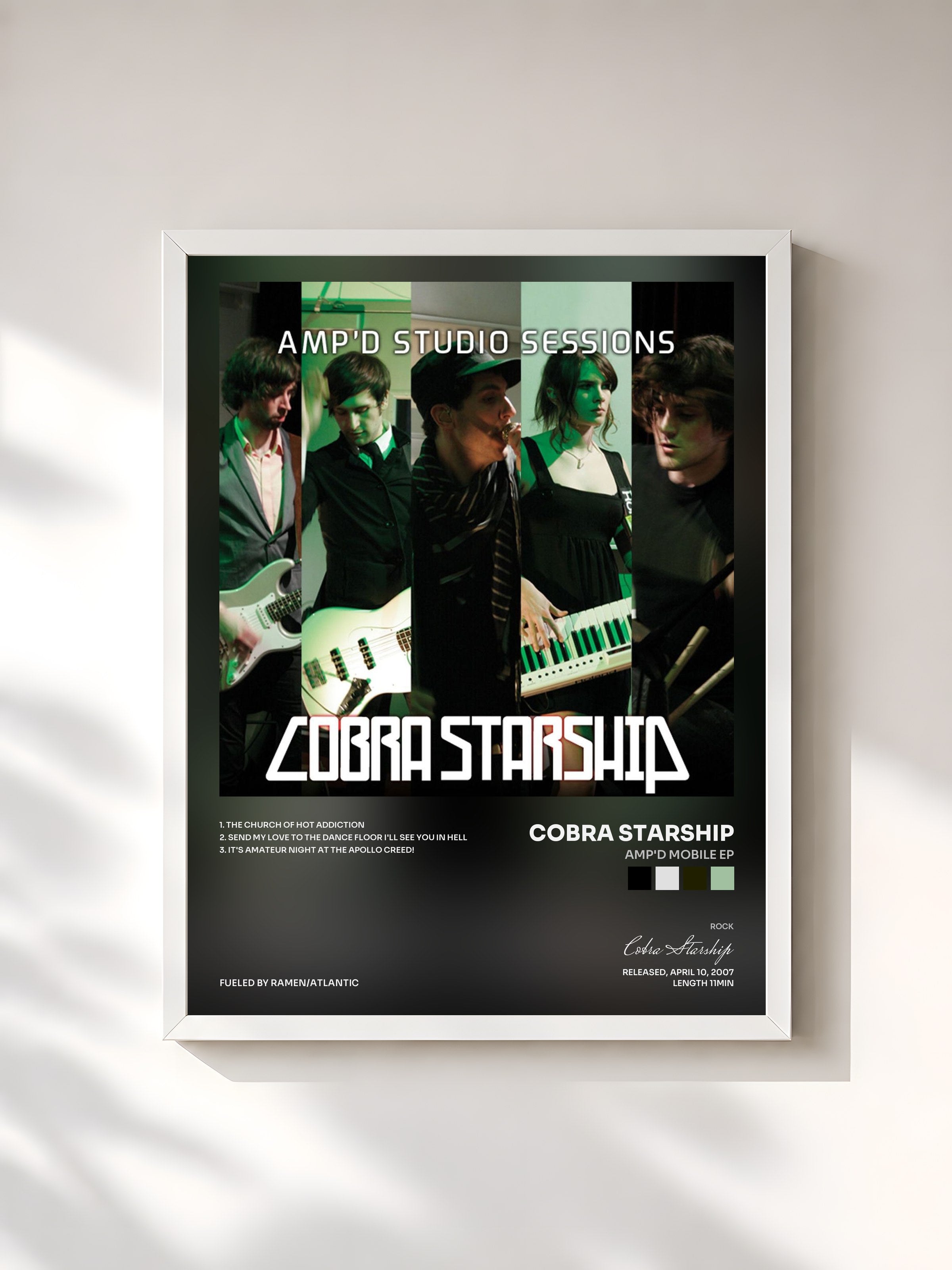 #blanc Tableau de l'album Amp'd Mobile EP            de Cobra Starship, cadre blanc, imprimé et encadré en France