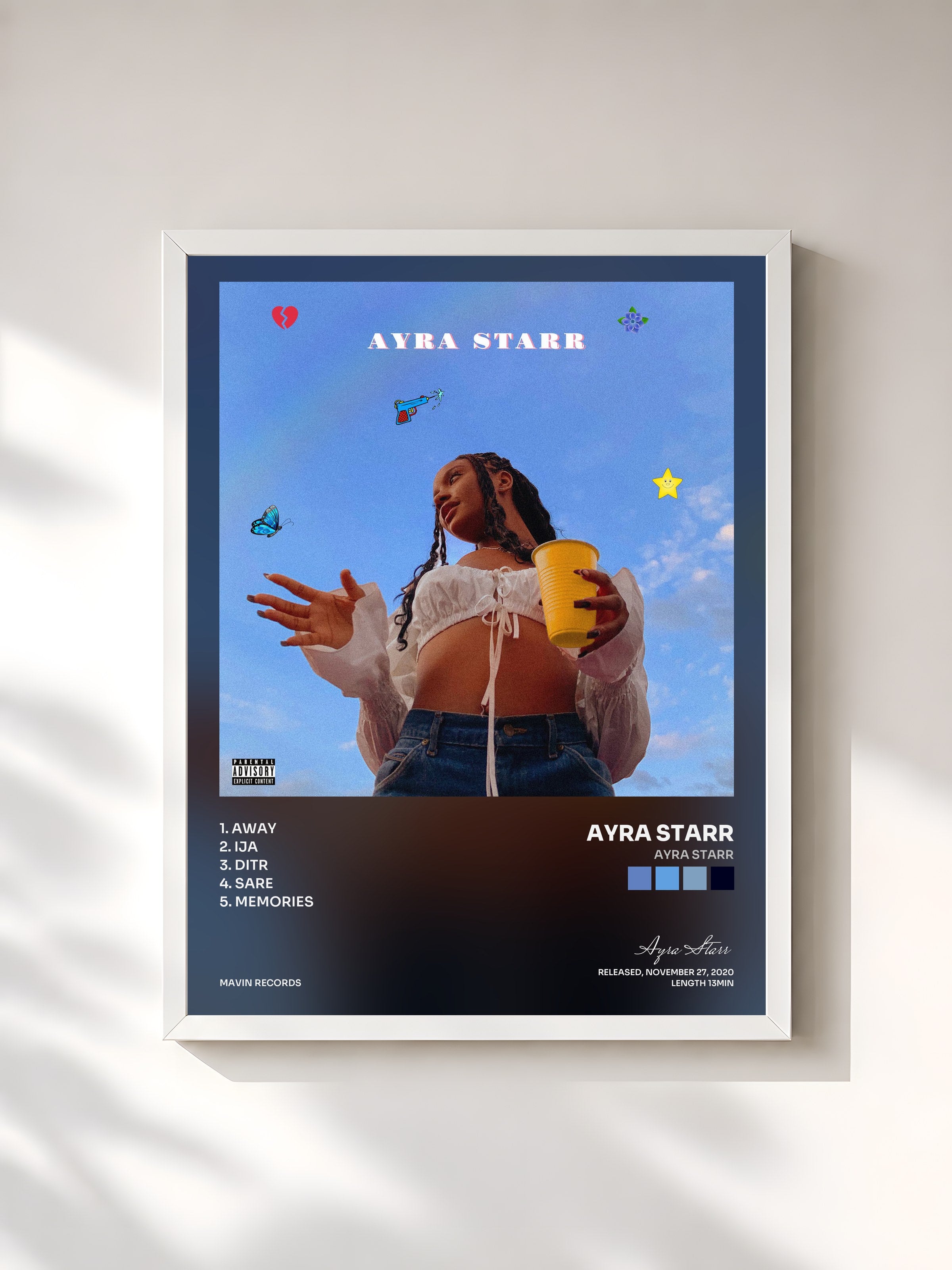 #blanc Tableau de l'album Ayra Starr de Ayra Starr, cadre blanc, imprimé et encadré en France
