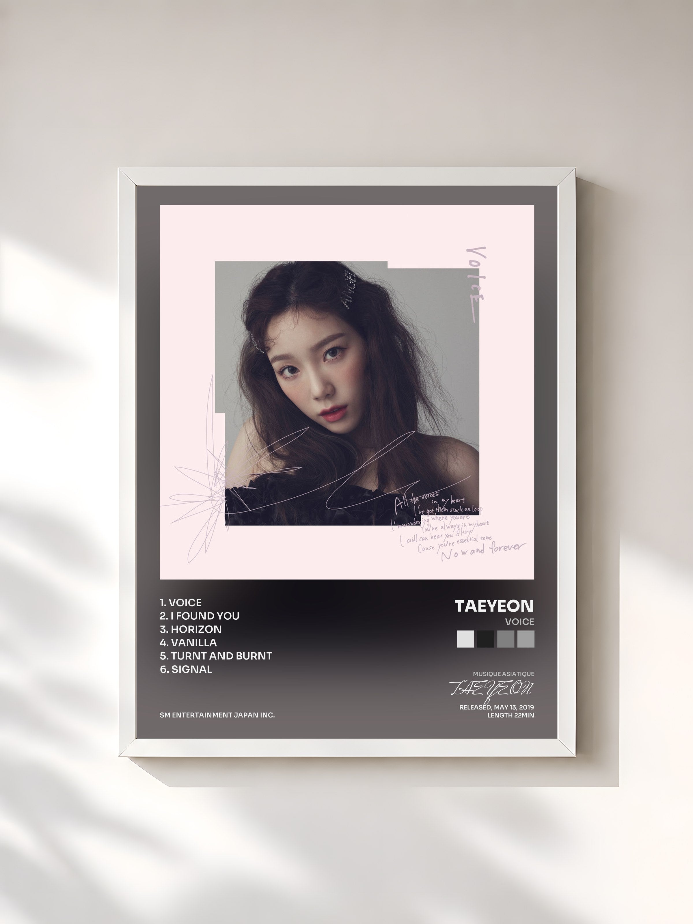 #blanc Tableau de l'album VOICE de TAEYEON, cadre blanc, imprimé et encadré en France