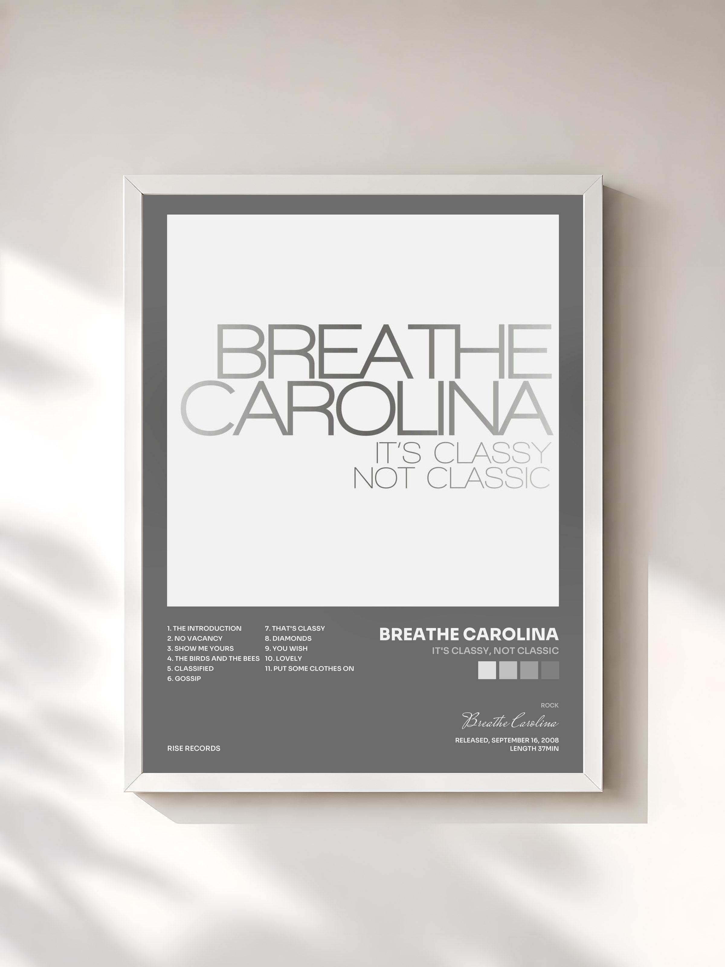 #blanc Tableau de l'album It's Classy, Not Classic de Breathe Carolina, cadre blanc, imprimé et encadré en France