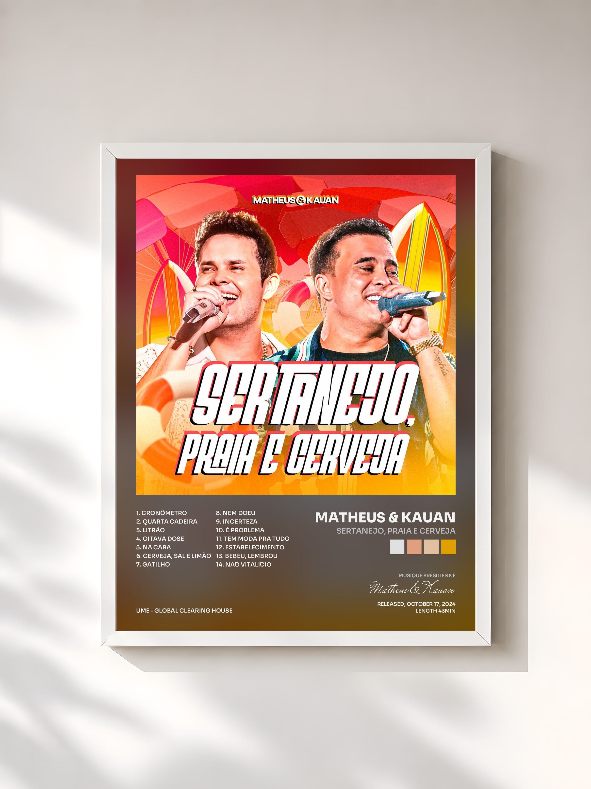 #blanc Tableau de l'album Sertanejo, praia e cerveja de Matheus & Kauan, cadre blanc, imprimé et encadré en France