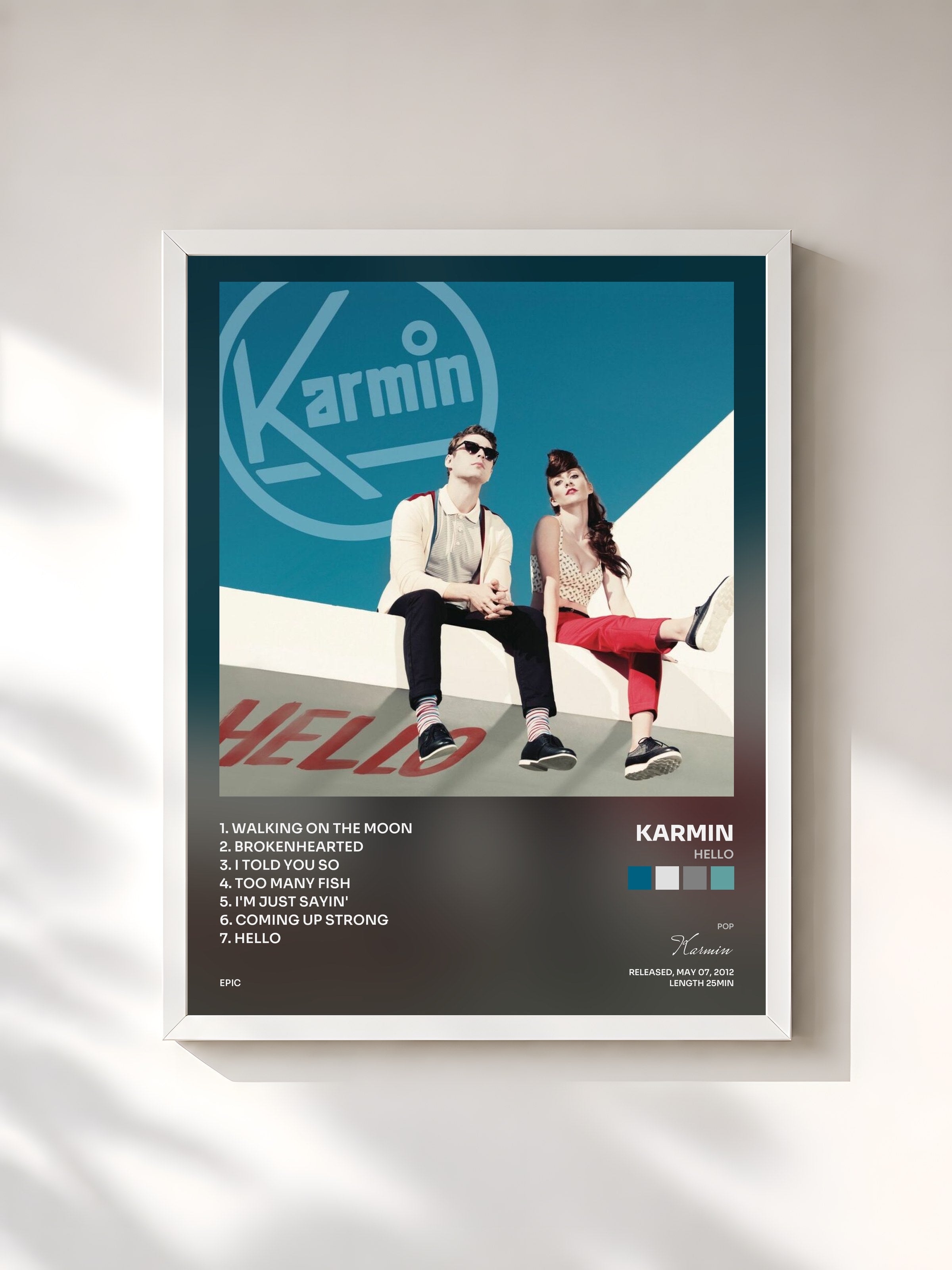 #blanc Tableau de l'album Hello de Karmin, cadre blanc, imprimé et encadré en France