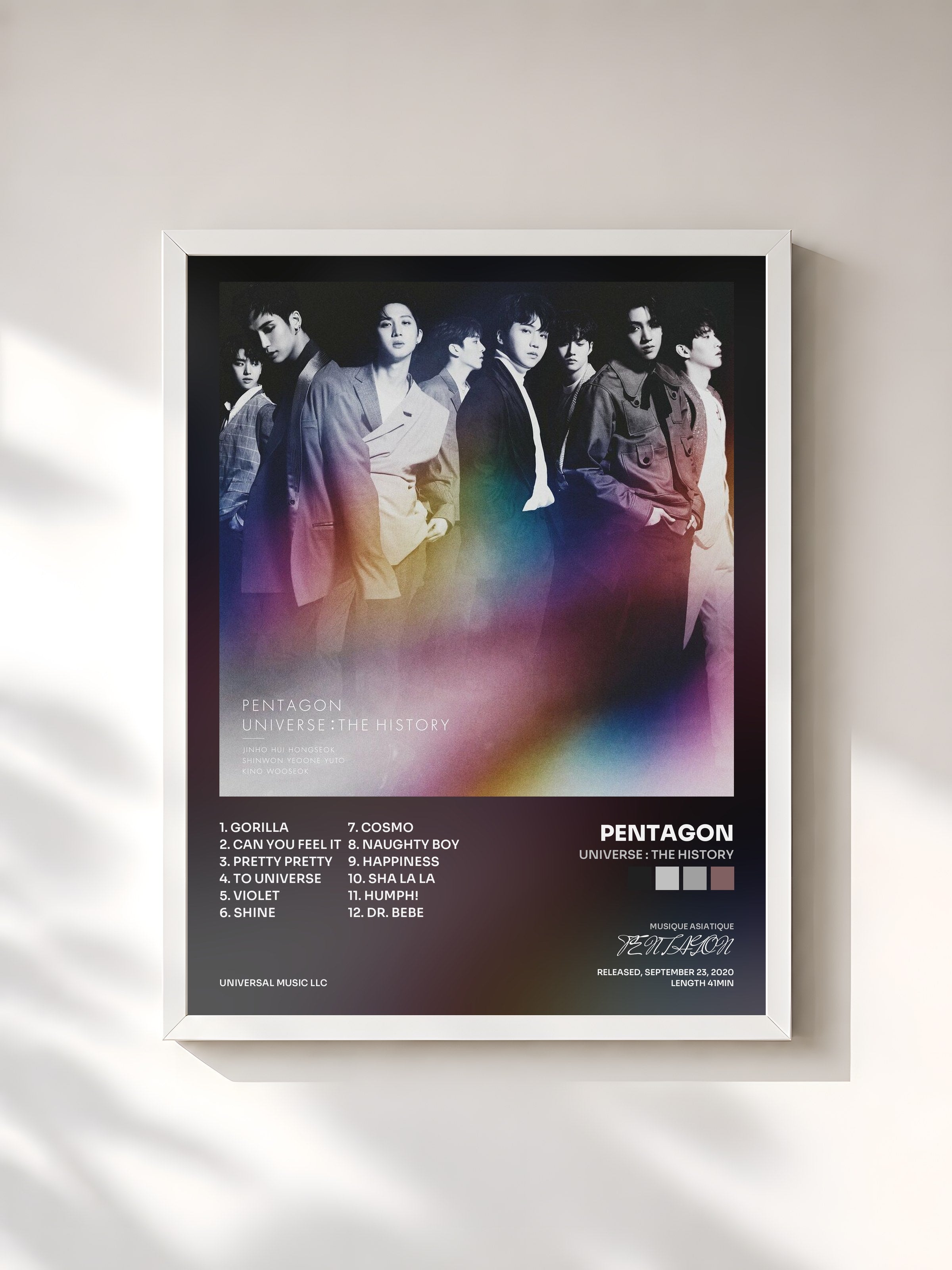 #blanc Tableau de l'album UNIVERSE : THE HISTORY de PENTAGON, cadre blanc, imprimé et encadré en France