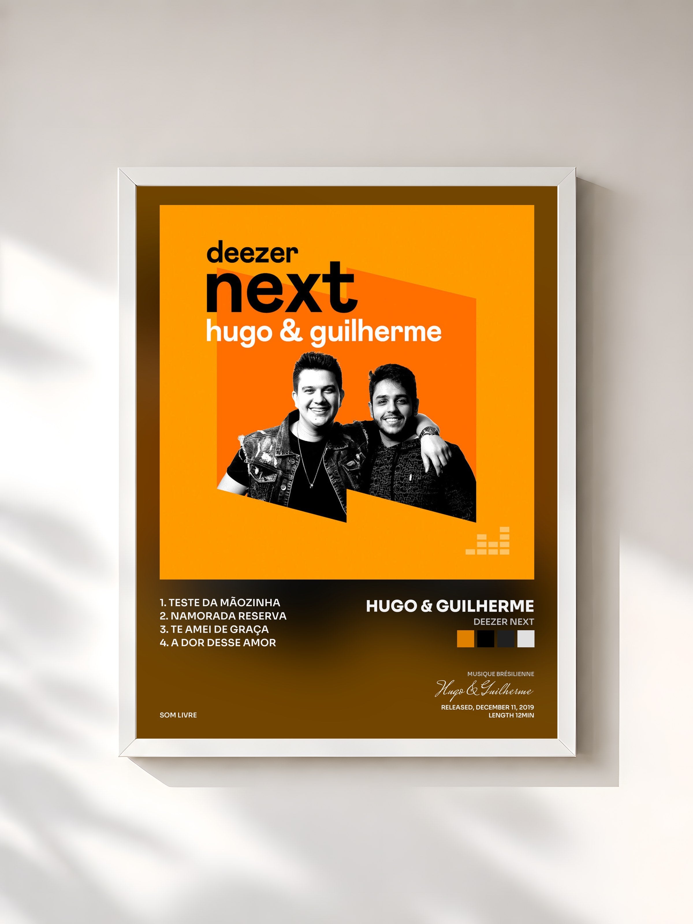 #blanc Tableau de l'album Deezer Next de Hugo & Guilherme, cadre blanc, imprimé et encadré en France