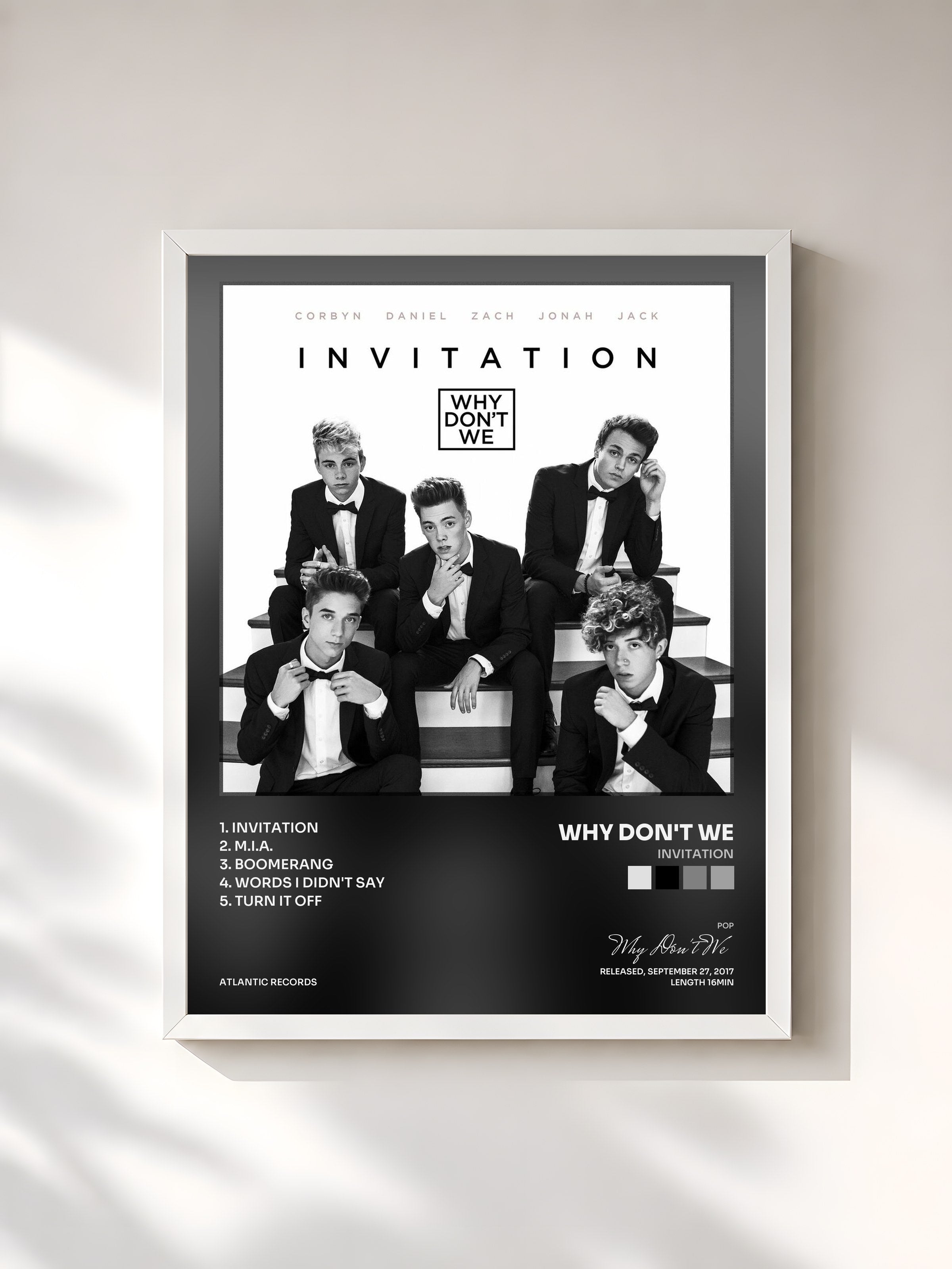 #blanc Tableau de l'album Invitation de Why Don't We, cadre blanc, imprimé et encadré en France
