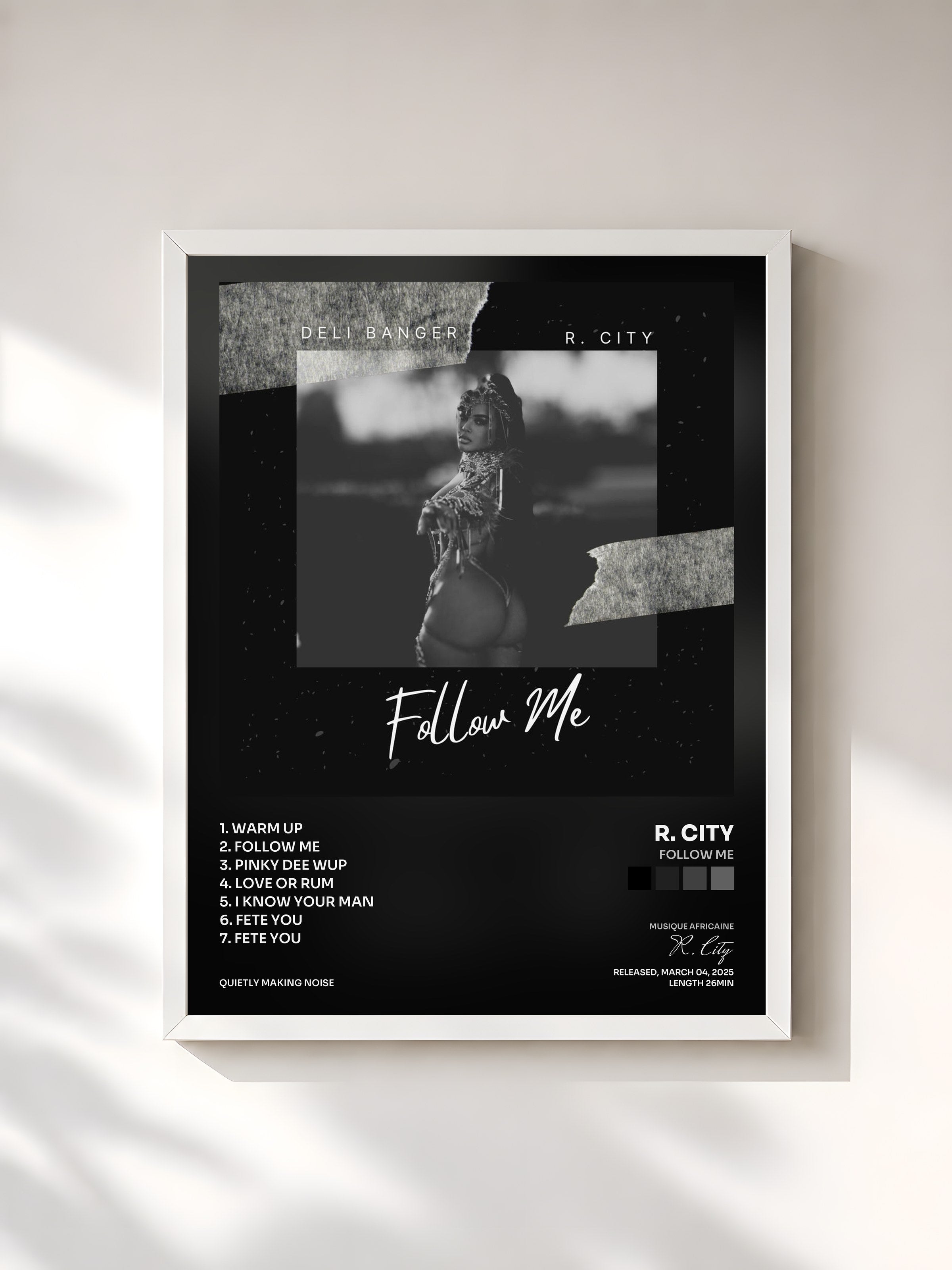 #blanc Tableau de l'album Follow Me de R. City, cadre blanc, imprimé et encadré en France