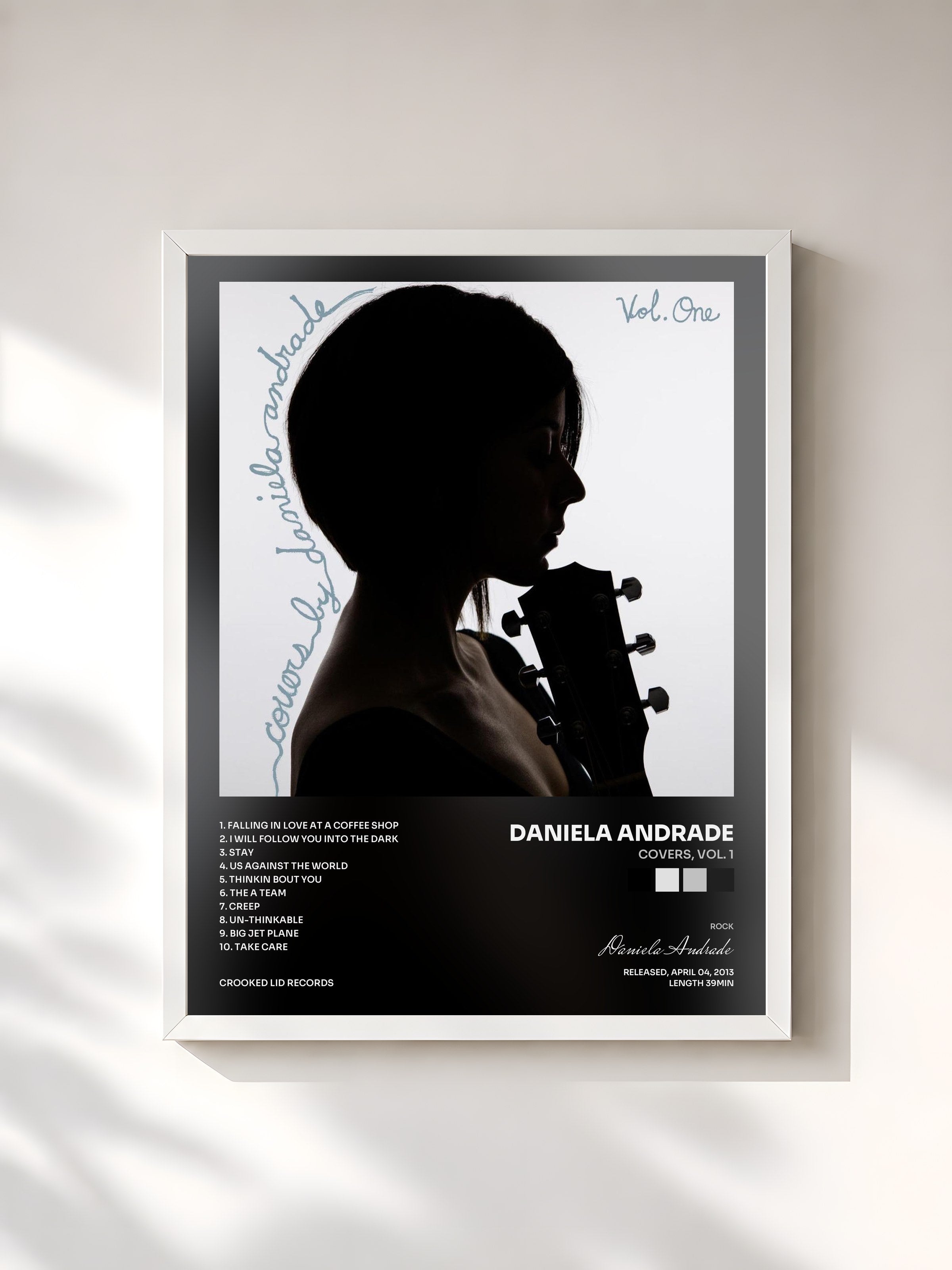 #blanc Tableau de l'album Covers, Vol. 1 de Daniela Andrade, cadre blanc, imprimé et encadré en France