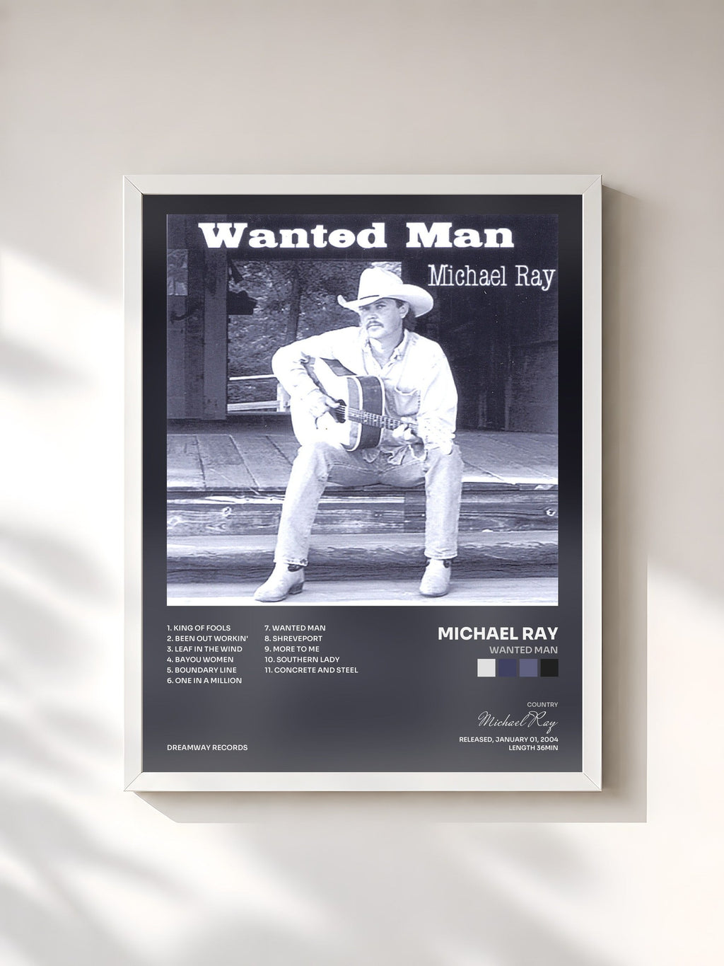 #blanc Wanted Man di Michael Ray in stampa incorniciata, cornice bianca, stampata e incorniciata in Francia