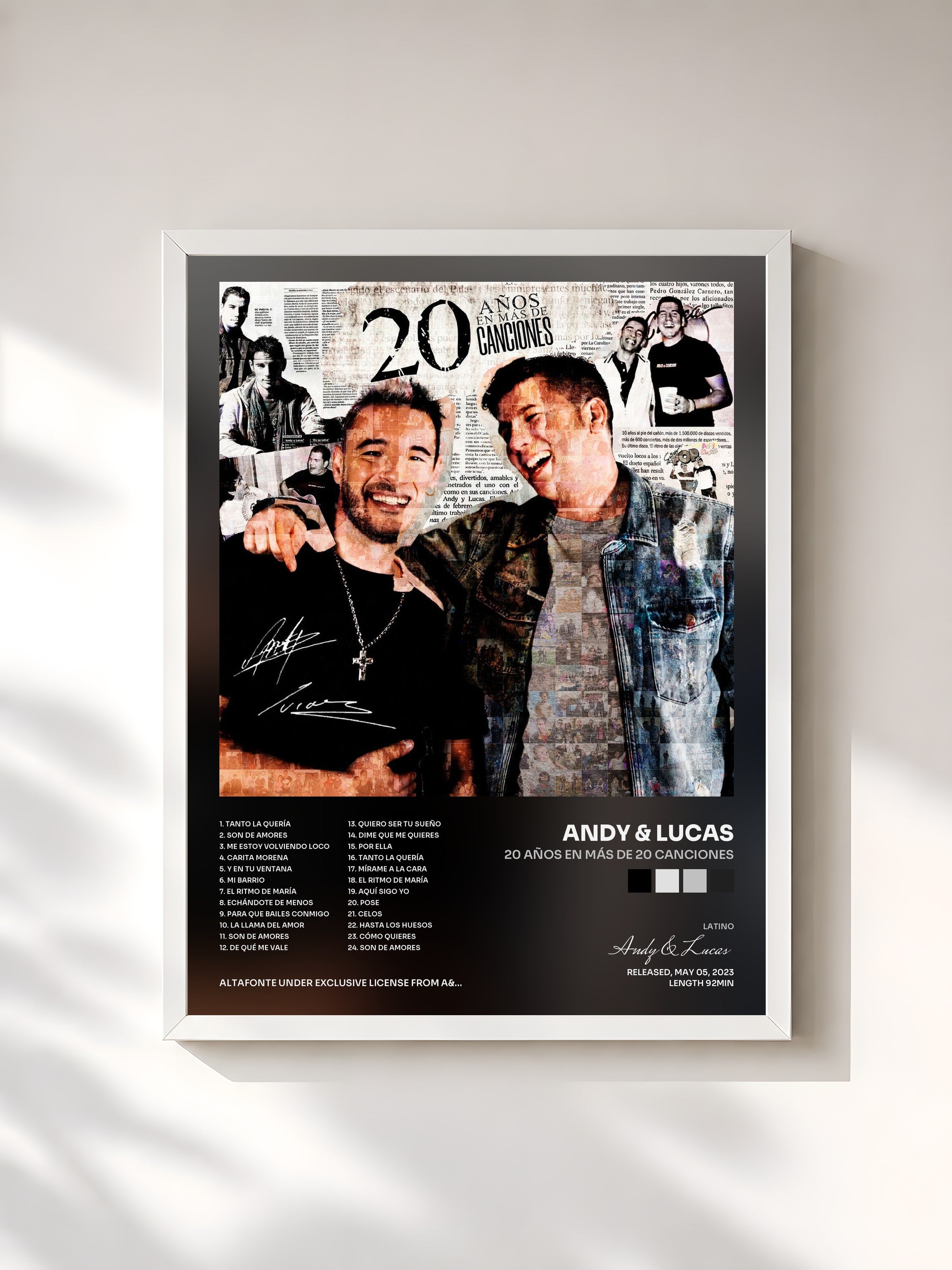 #blanc Tableau de l'album 20 Años en Más de 20 Canciones de Andy & Lucas, cadre blanc, imprimé et encadré en France