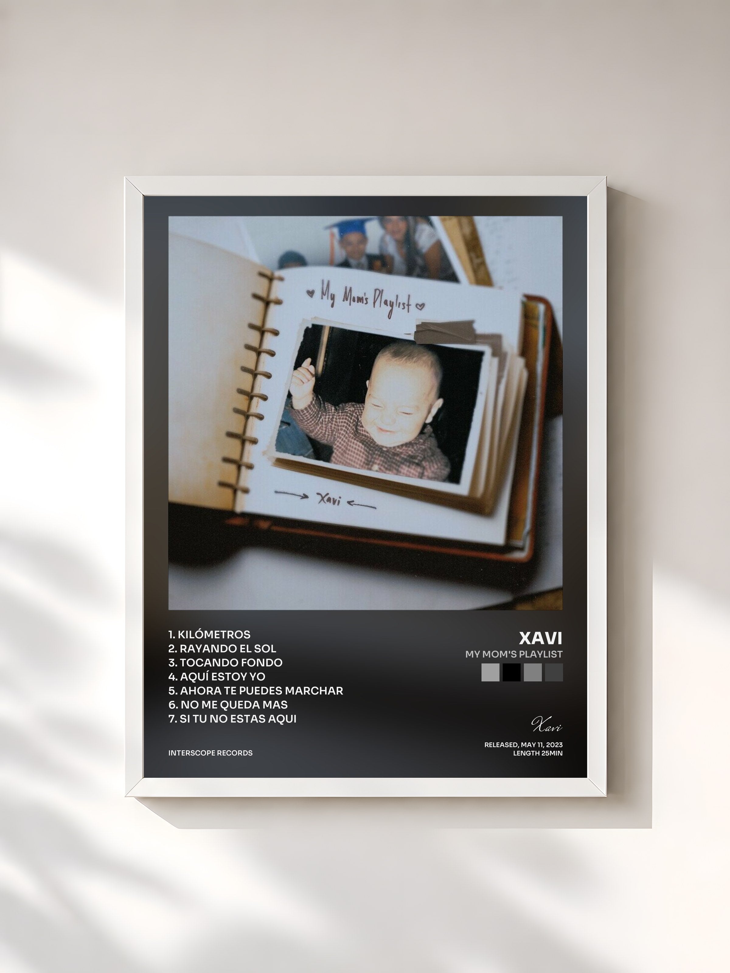 #blanc Tableau de l'album My Mom's Playlist de Xavi, cadre blanc, imprimé et encadré en France