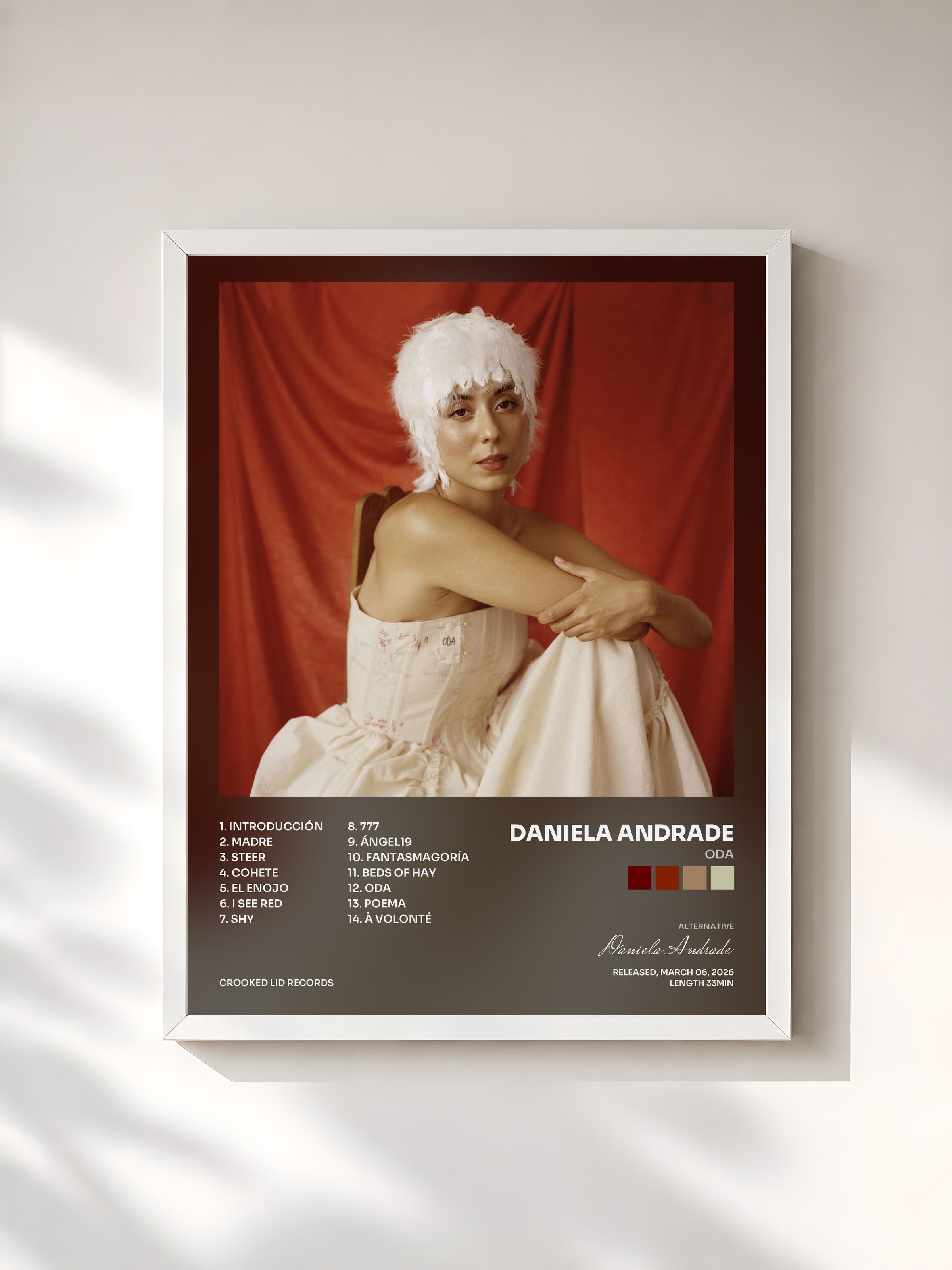 #blanc Tableau de l'album Oda de Daniela Andrade, cadre blanc, imprimé et encadré en France